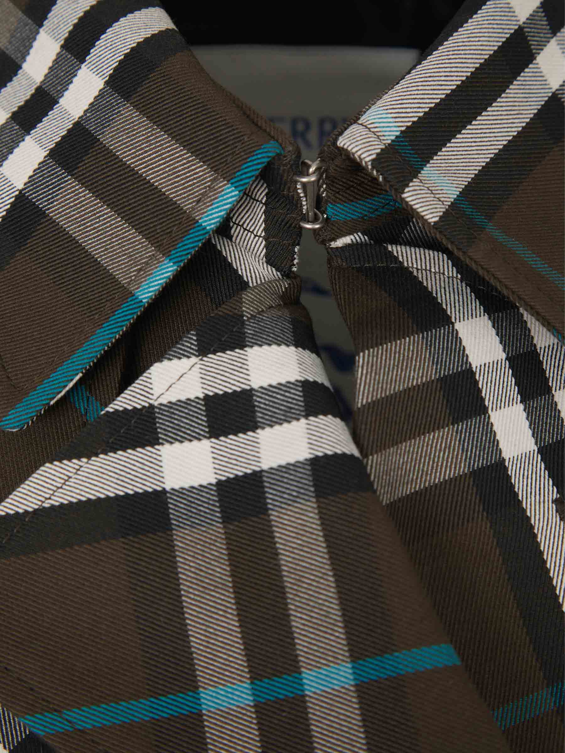 Outlet online Burberry Mujer Gabardina Motivo Cuadros color Verde Militar sku 773-000222 01 - Foto 4
