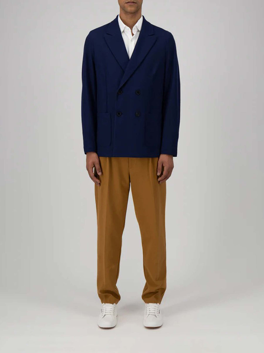 Harris Wharf Hombre Barcelona Americana de Solapa color Azul Marino sku 302-003572 01 - Foto 2