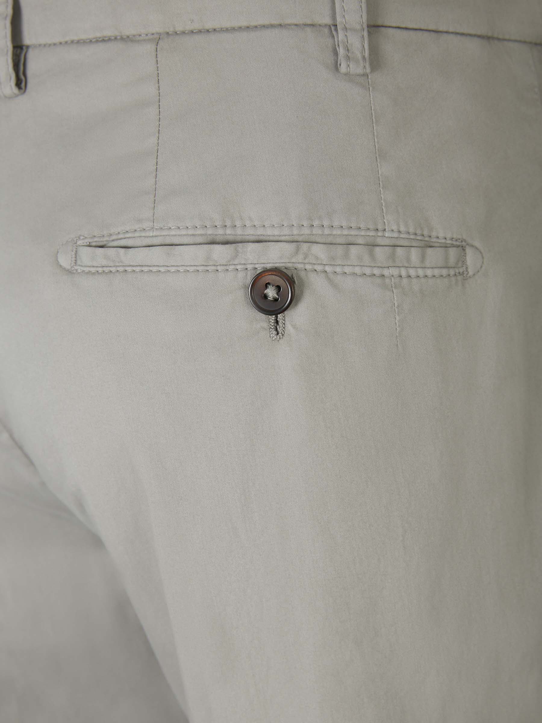 Outlet online Santa Eulalia Hombre Pantalones Chino Algodón color Gris Claro sku 521-003031 04 - Foto 4