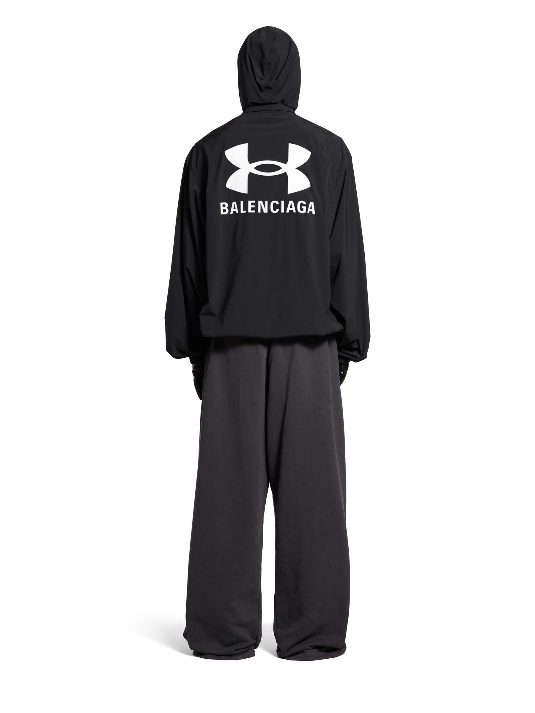 Outlet online Balenciaga X Under Armour Hombre Cazadora Cortavientos Under Armour color Negro sku 512-002465 01 - Foto 3
