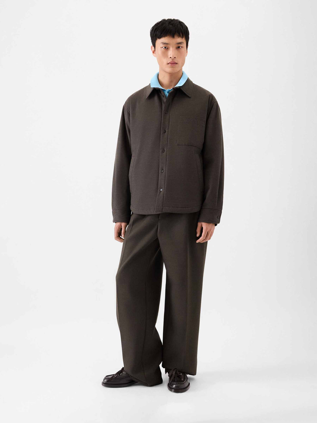 Outlet online Jacquemus Hombre Sobrecamisa Boulanger color Marrón Oscuro sku 512-002576 01 - Foto 2