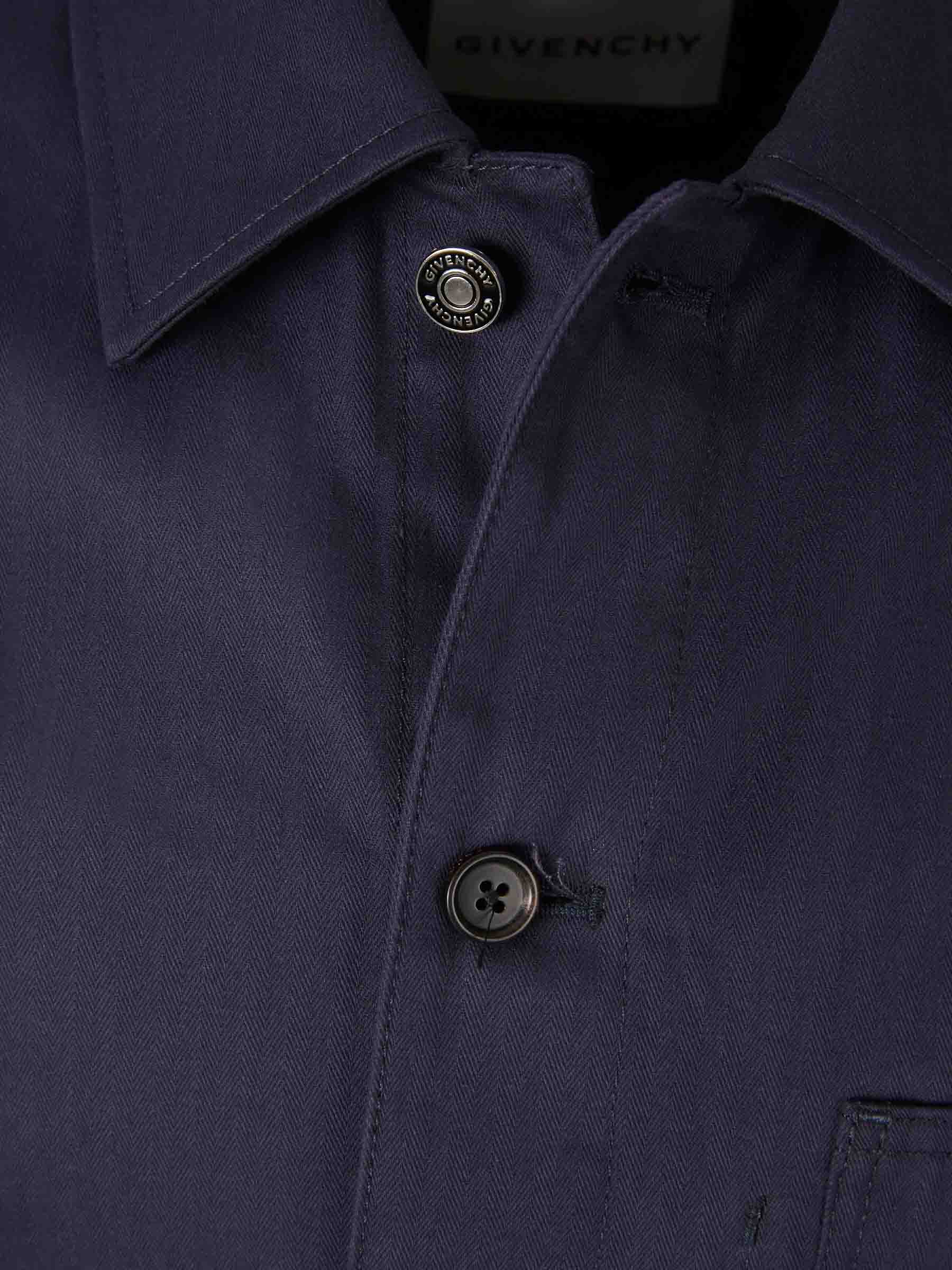 Outlet online Givenchy Hombre Sobrecamisa Logo Algodón color Azul Noche sku 512-002756 02 - Foto 3