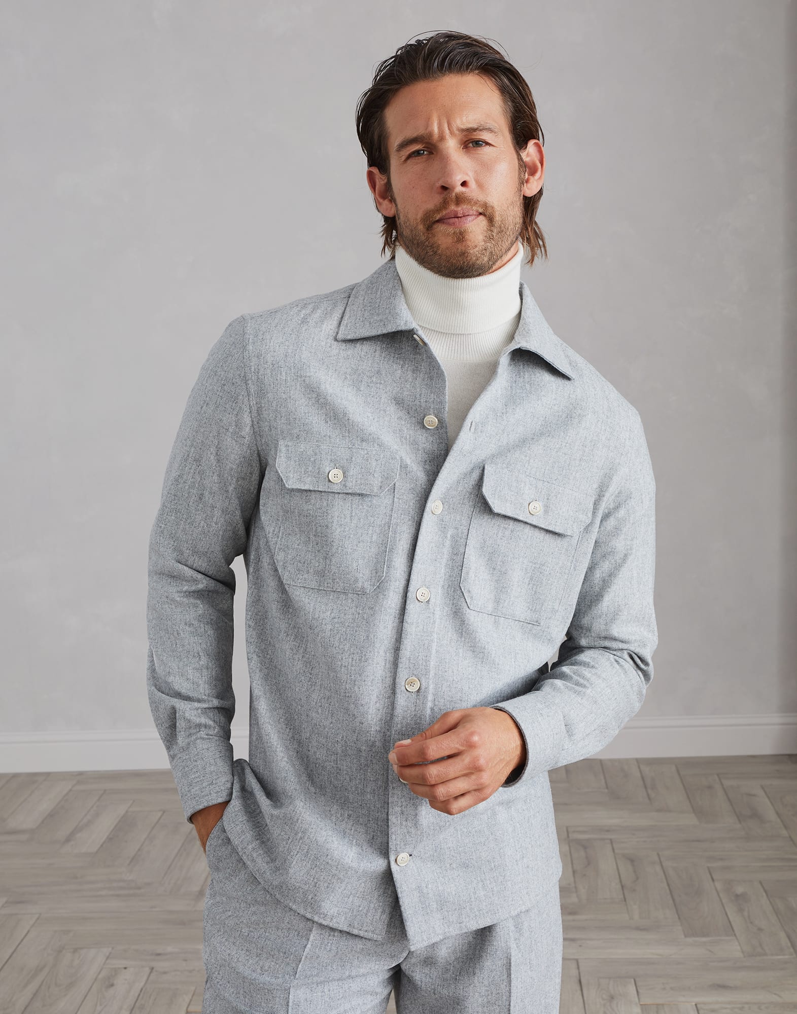 Outlet online Brunello Cucinelli Hombre Sobrecamisa Lisa Botones color Gris Claro sku 513-000011 01 - Foto 2