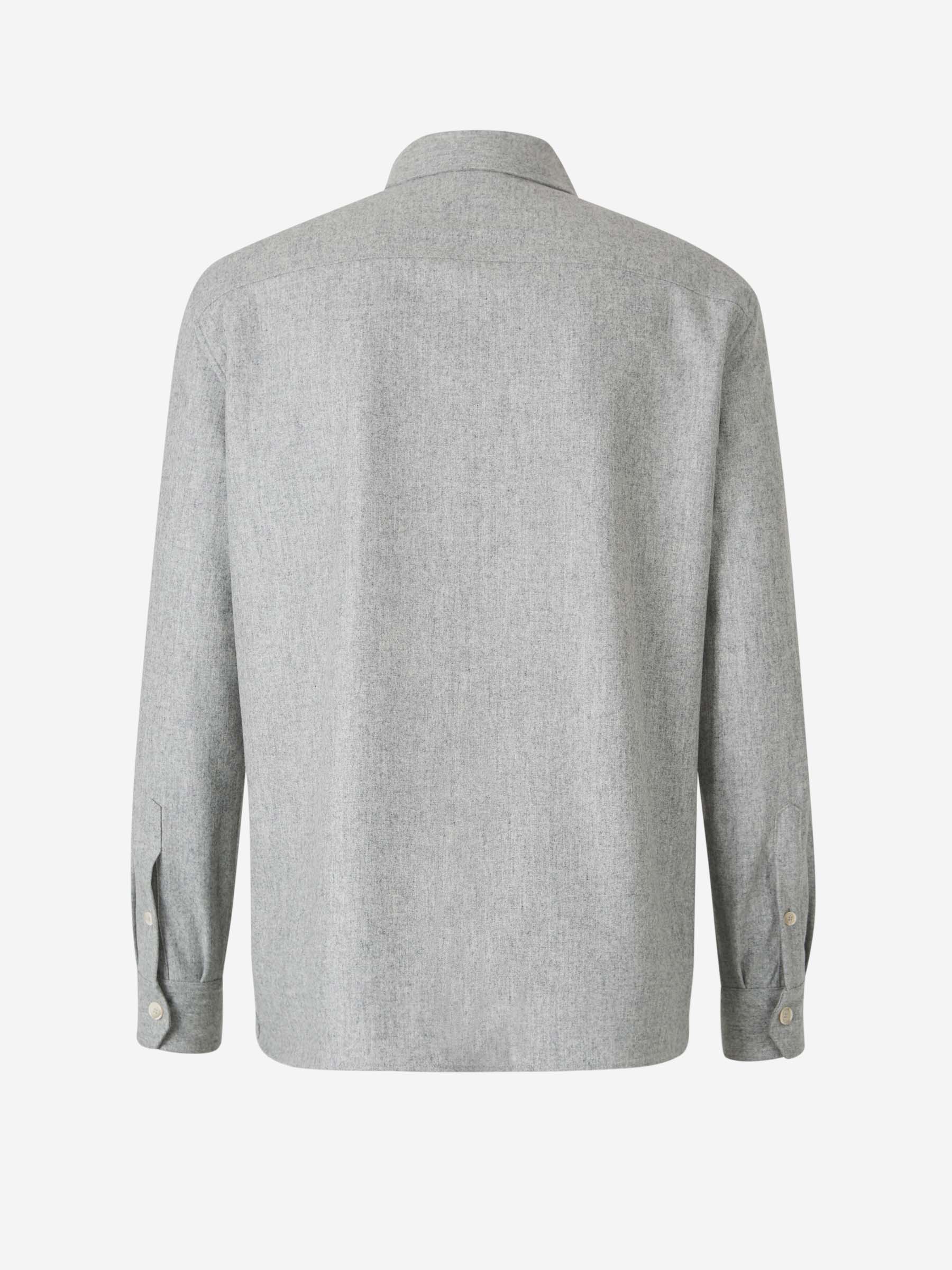 Outlet online Brunello Cucinelli Hombre Sobrecamisa Lisa Botones color Gris Claro sku 513-000011 01 - Foto 3
