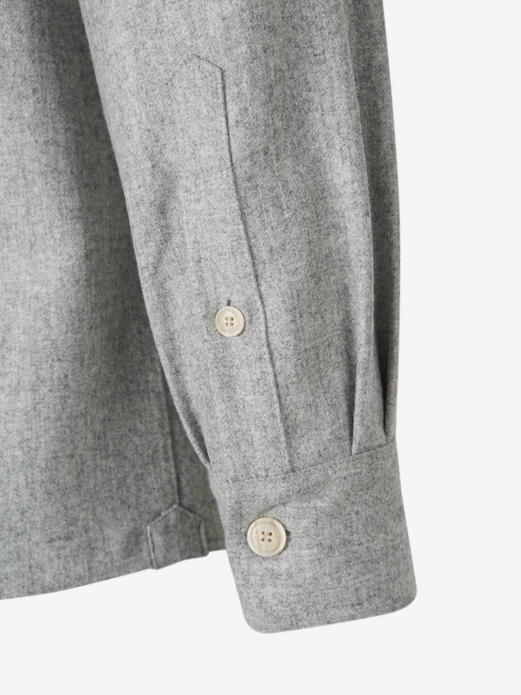 Outlet online Brunello Cucinelli Hombre Sobrecamisa Lisa Botones color Gris Claro sku 513-000011 01 - Foto 6