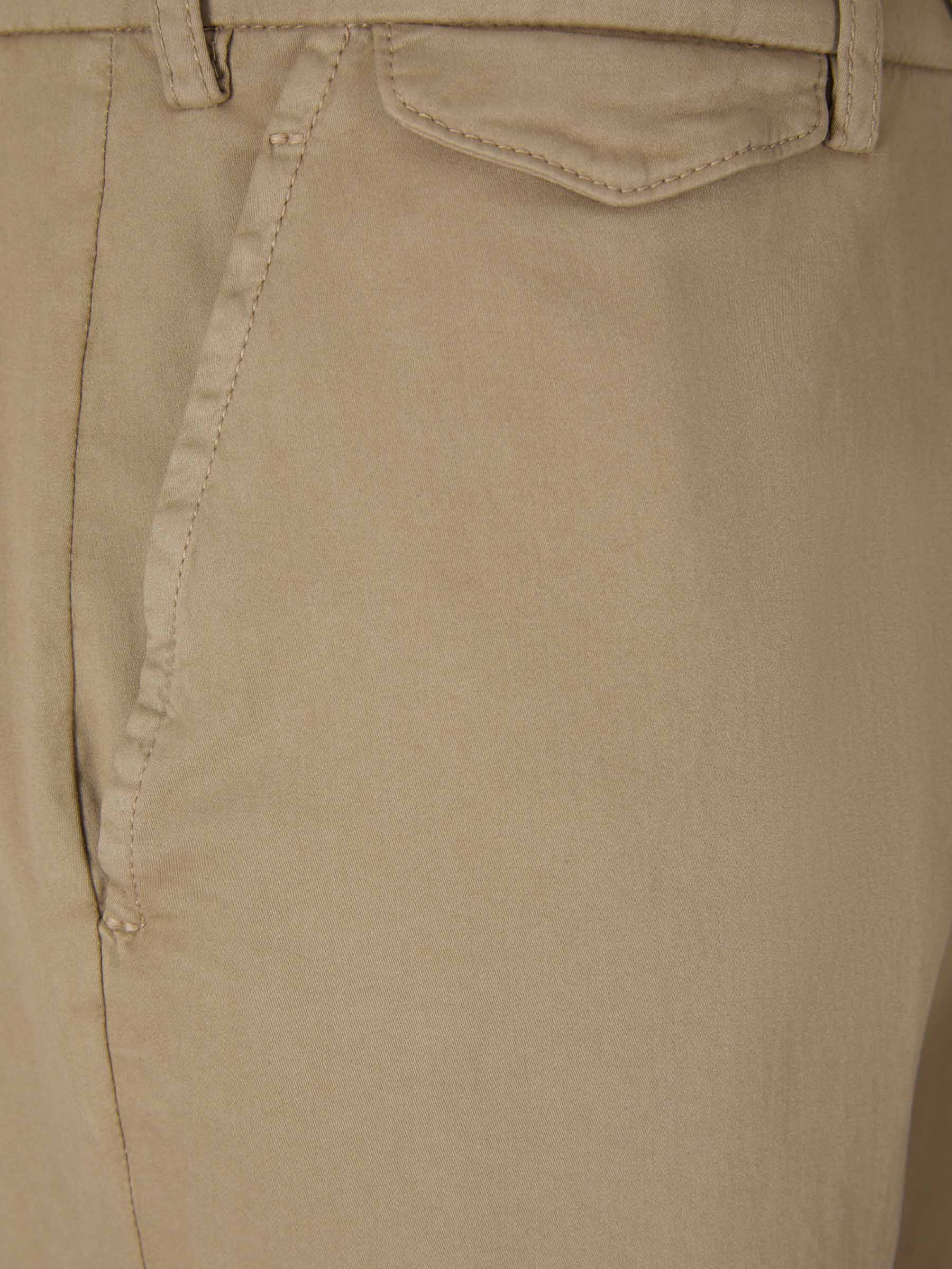 Outlet online Santa Eulalia Hombre Pantalones Chinos color Beis sku 521-002756 02 - Foto 7