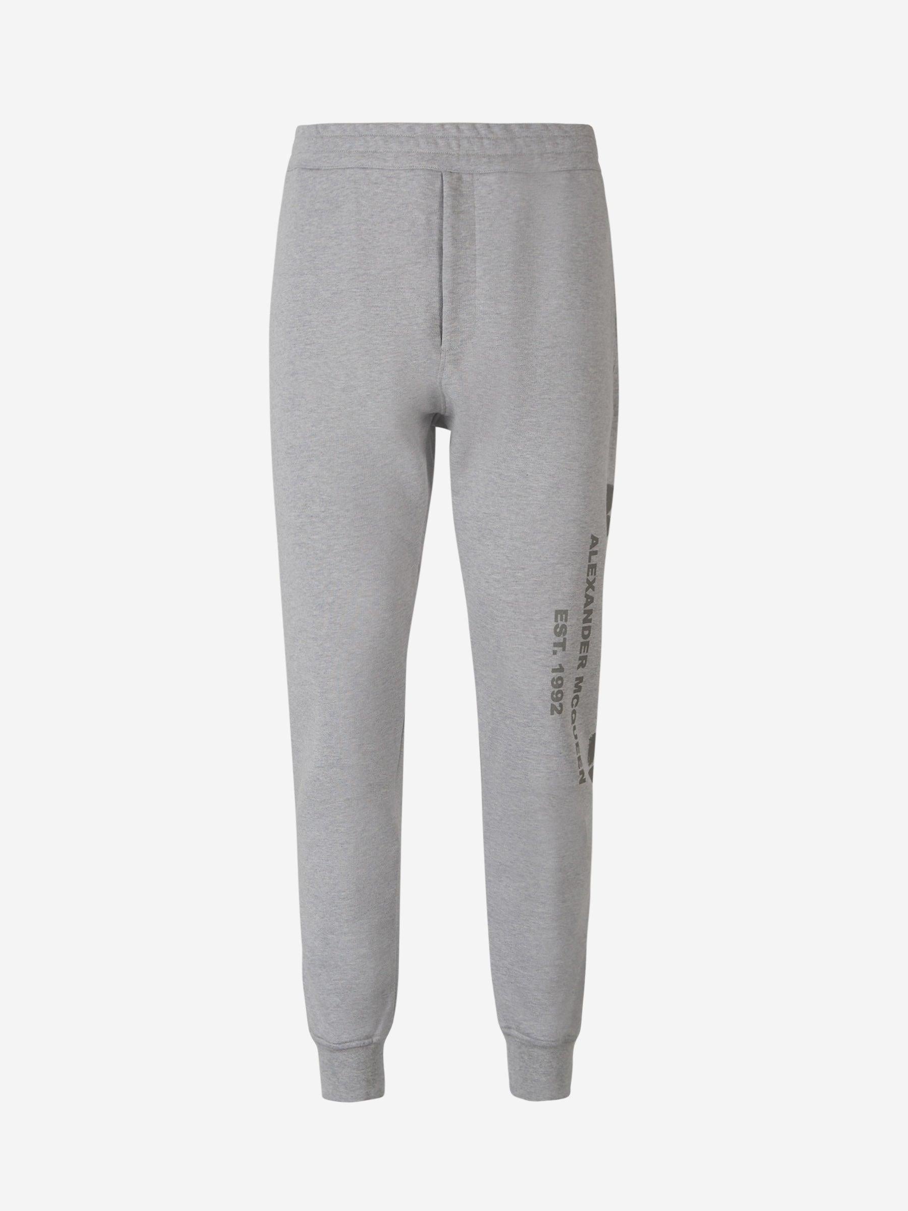 Outlet online Alexander McQueen Hombre Joggers Logo Estampado color Gris Claro sku 521-002820 01 - Foto 1