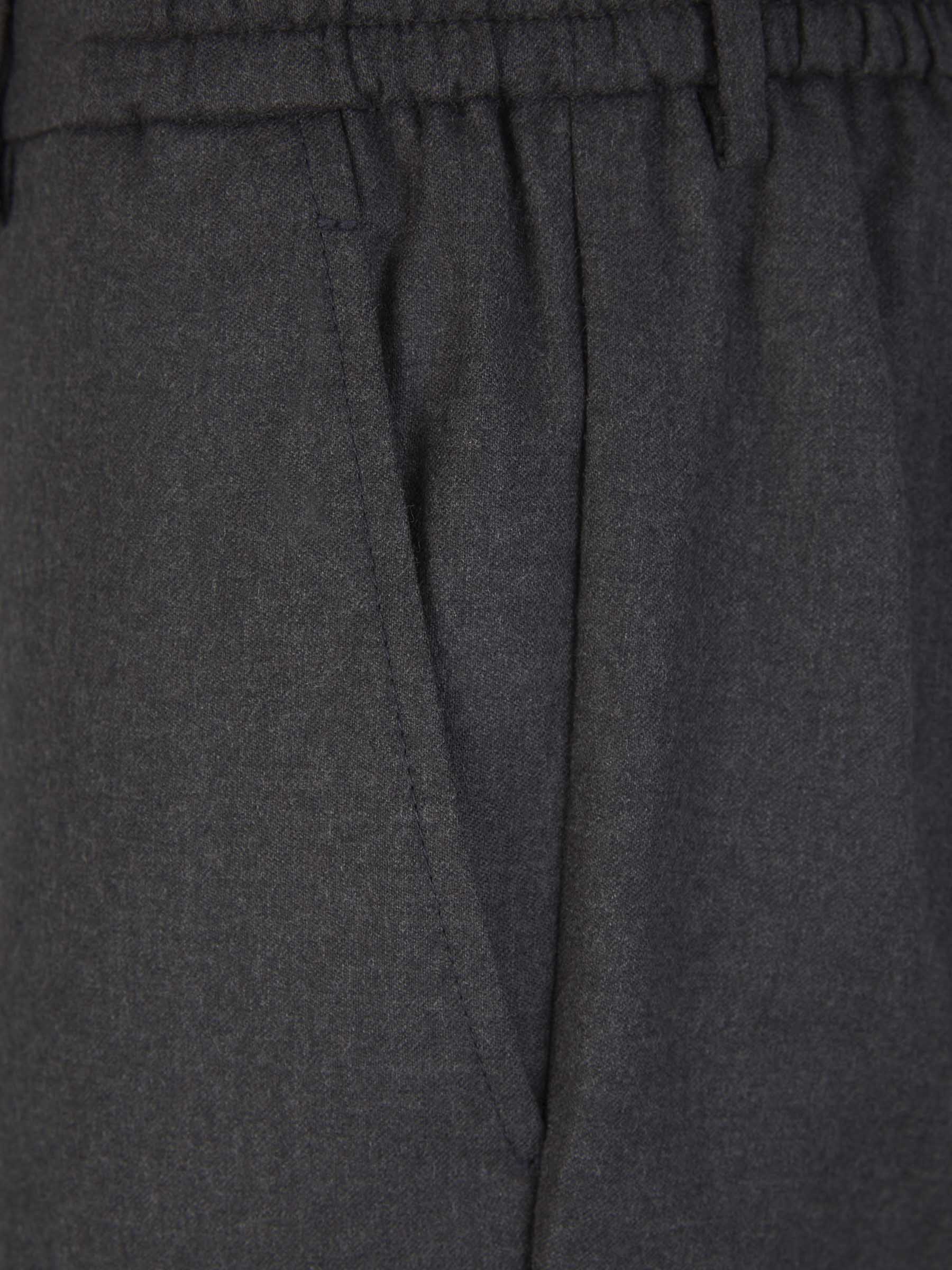 Outlet online Berwich Hombre Joggers Formales color Gris Antracita sku 521-002908 01 - Foto 3