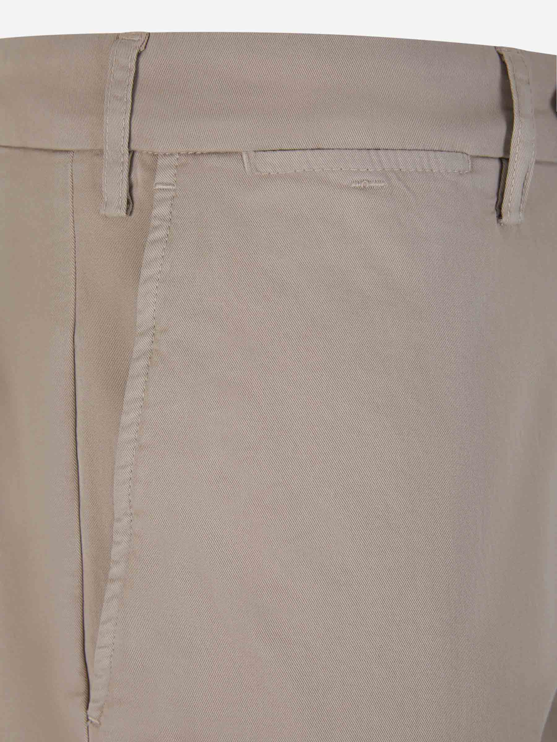 Outlet online Canali Hombre Pantalones Chinos Algodón color Gris Claro sku 521-003017 04 - Foto 3