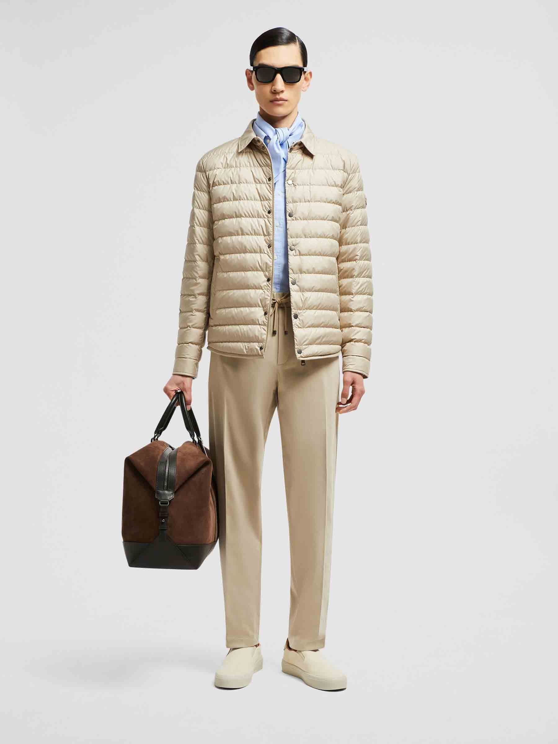 Moncler Hombre Barcelona Pantalones Chinos Deportivos color Beige sku 521-003249 01 - Foto 2