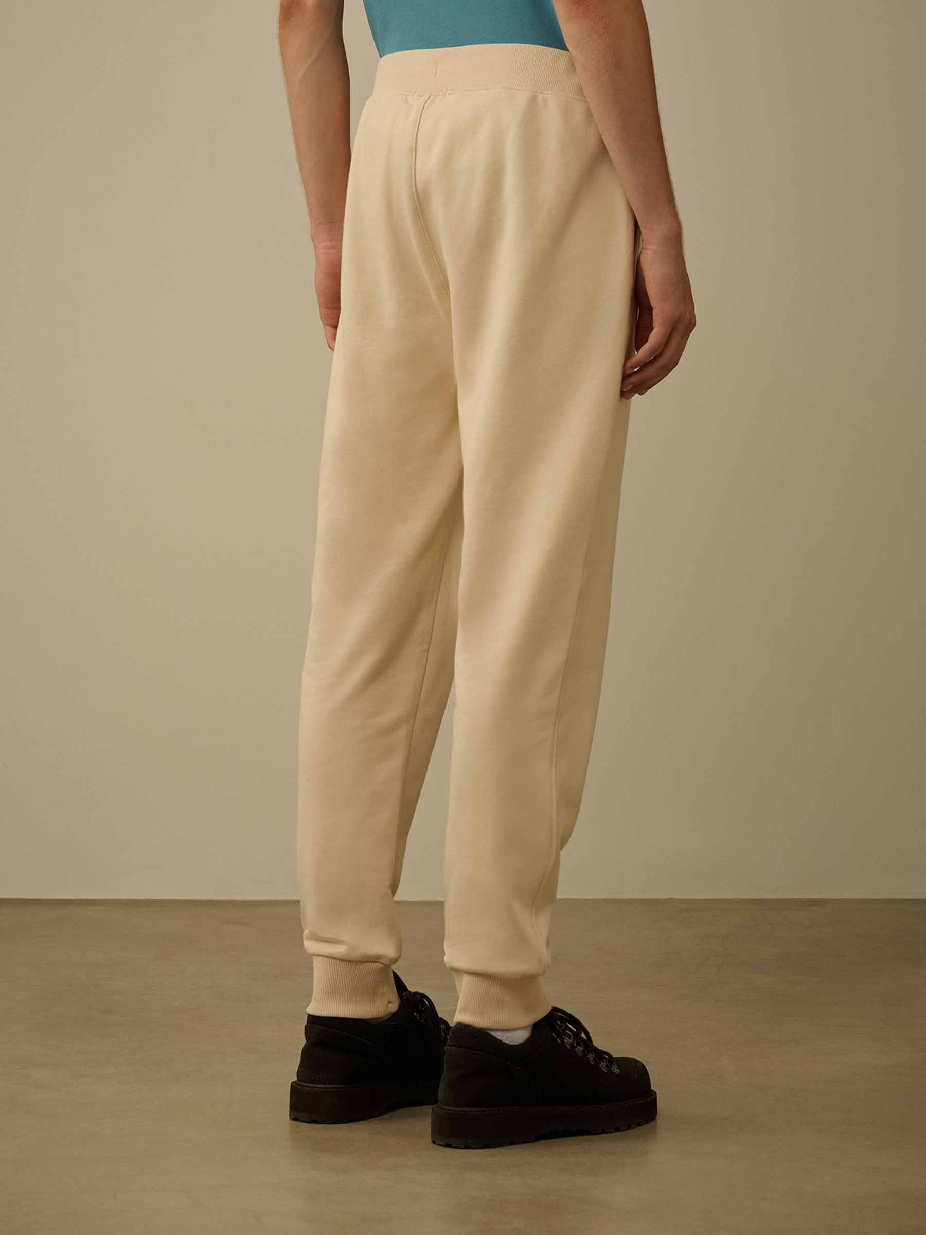 C.P. Company Hombre Barcelona Joggers Deportivos Lente color Crema sku 521-003443 01 - Foto 5