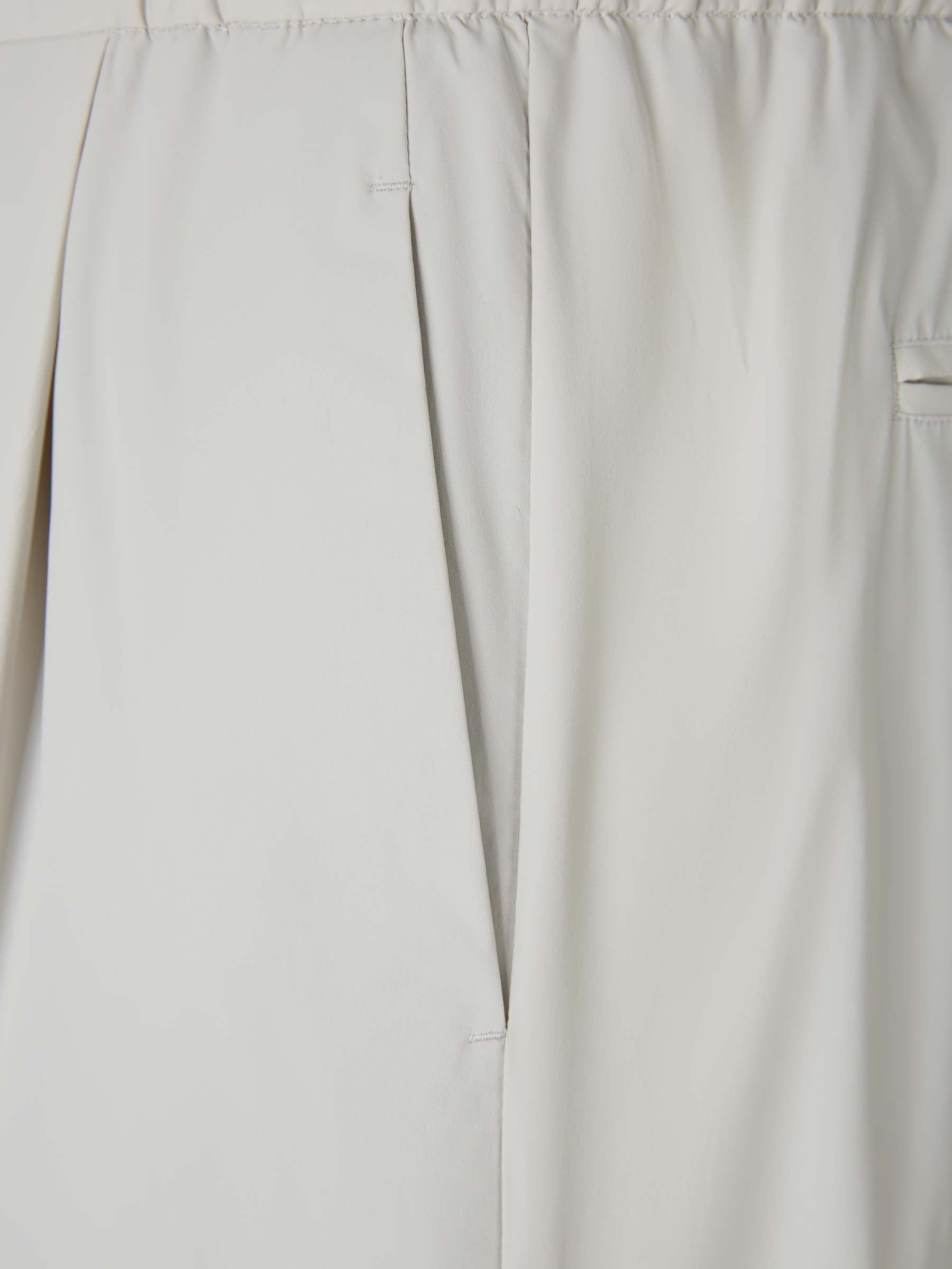 Herno Barcelona Pantalones Rectos Técnicos color Taupe sku 521-003527 03 - Foto 3