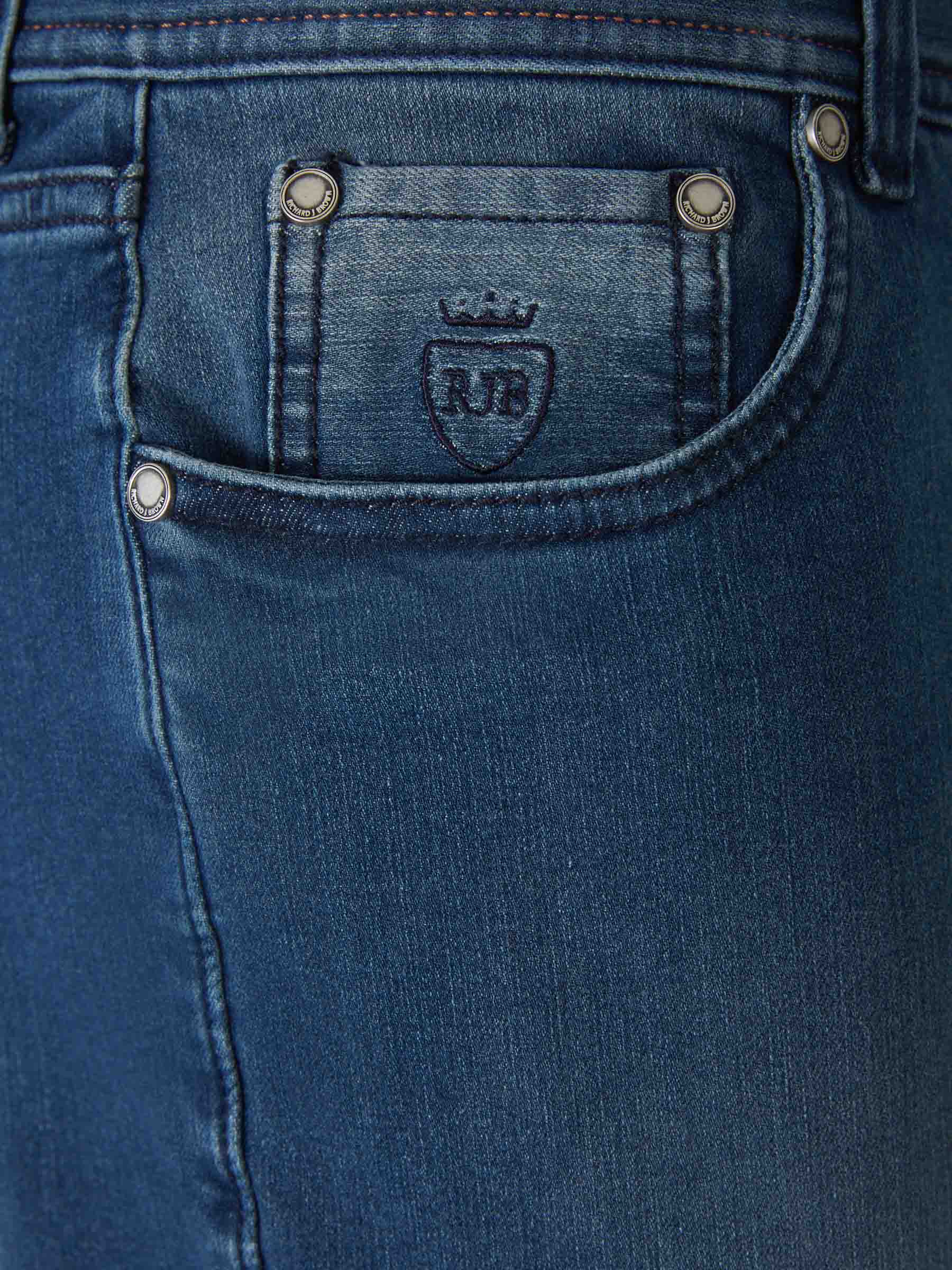 Outlet online Richard J. Brown Hombre Jeans Straight Fit color Azul Denim Oscuro sku 522-002648 01 - Foto 3