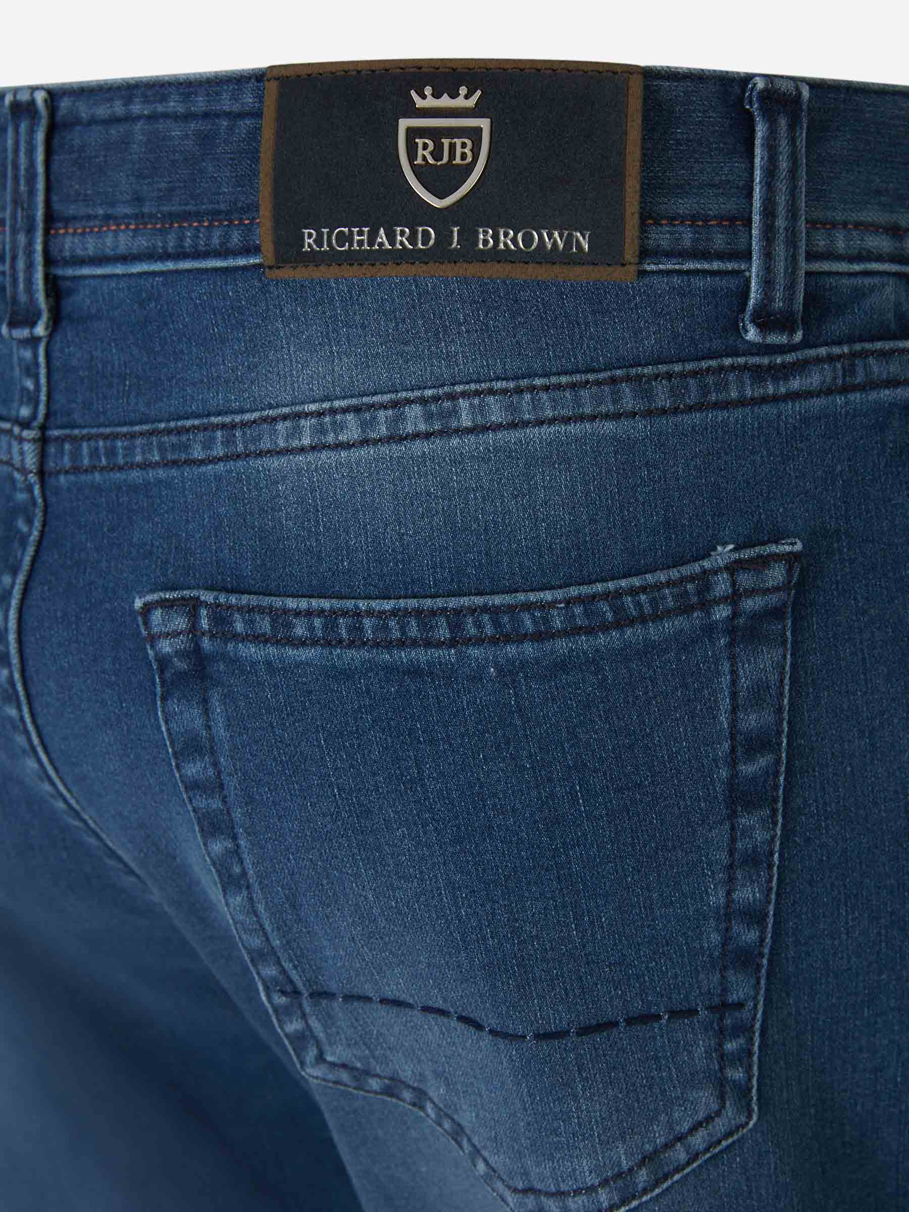 Outlet online Richard J. Brown Hombre Jeans Straight Fit color Azul Denim Oscuro sku 522-002648 01 - Foto 4