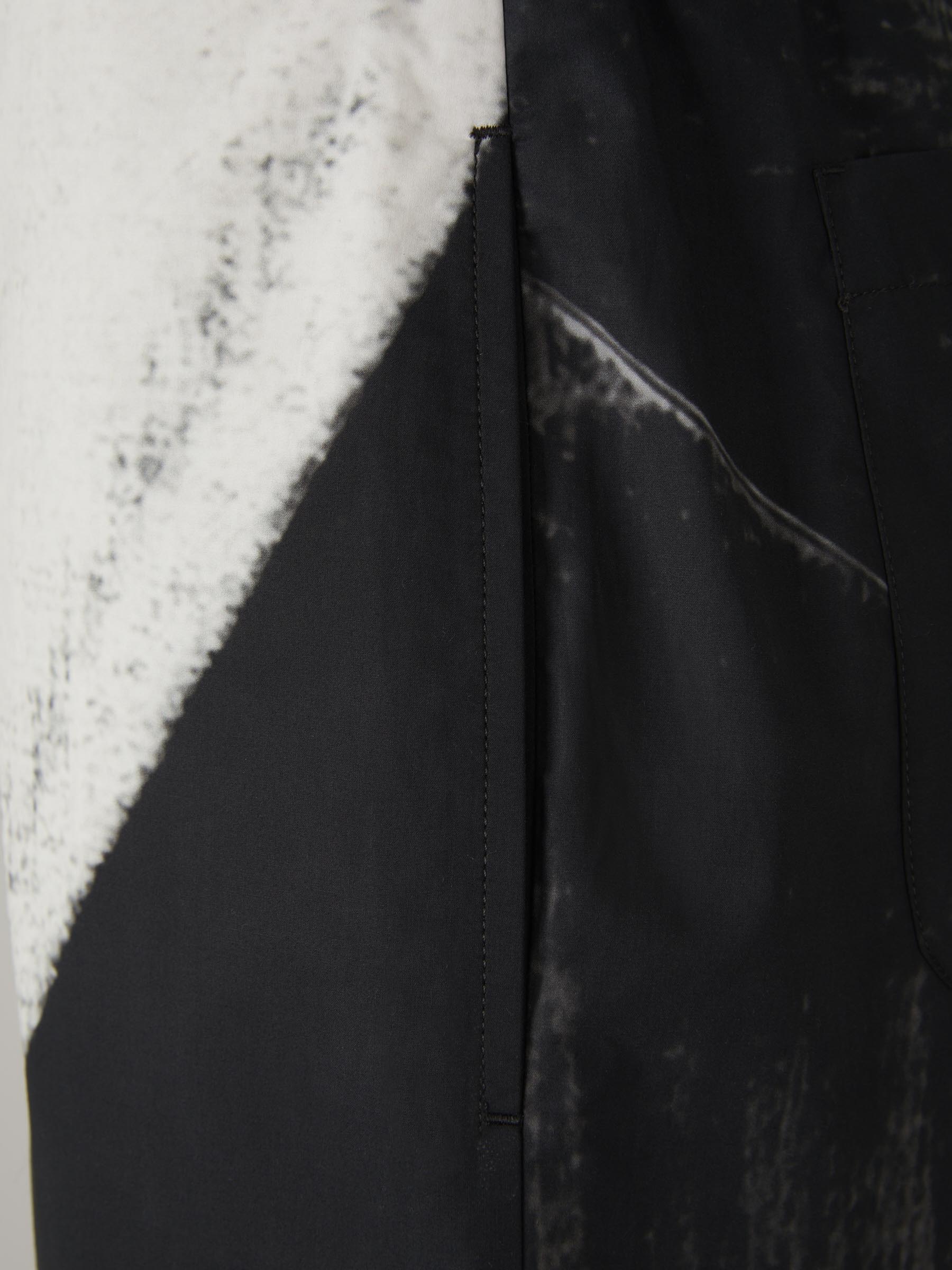 Outlet online McQueen Hombre Bermudas Algodón Estampado color Crema sku 523-000844 01 - Foto 3