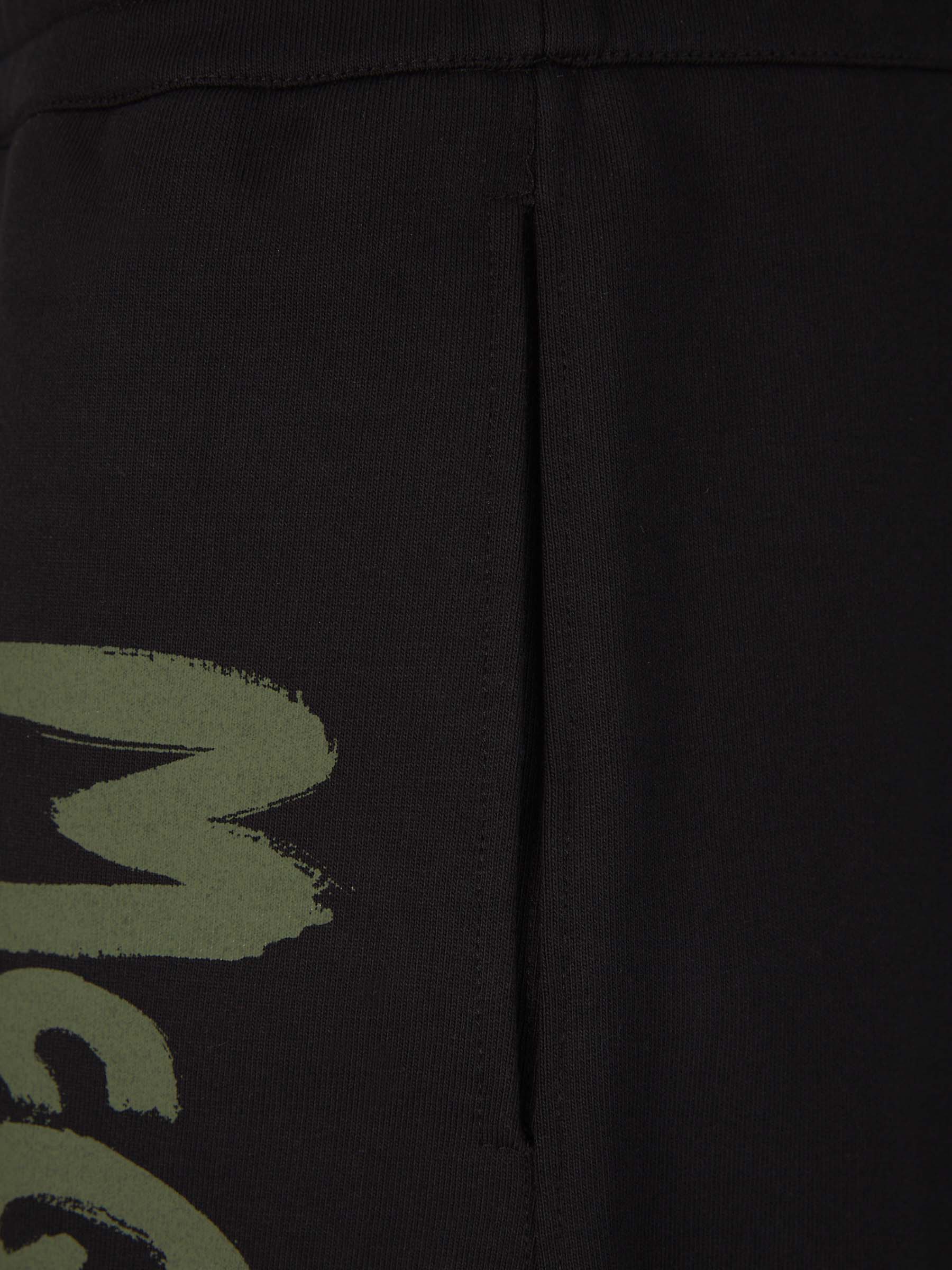 Outlet online McQueen Hombre Bermudas Joggers Logo color Negro sku 523-000916 01 - Foto 3