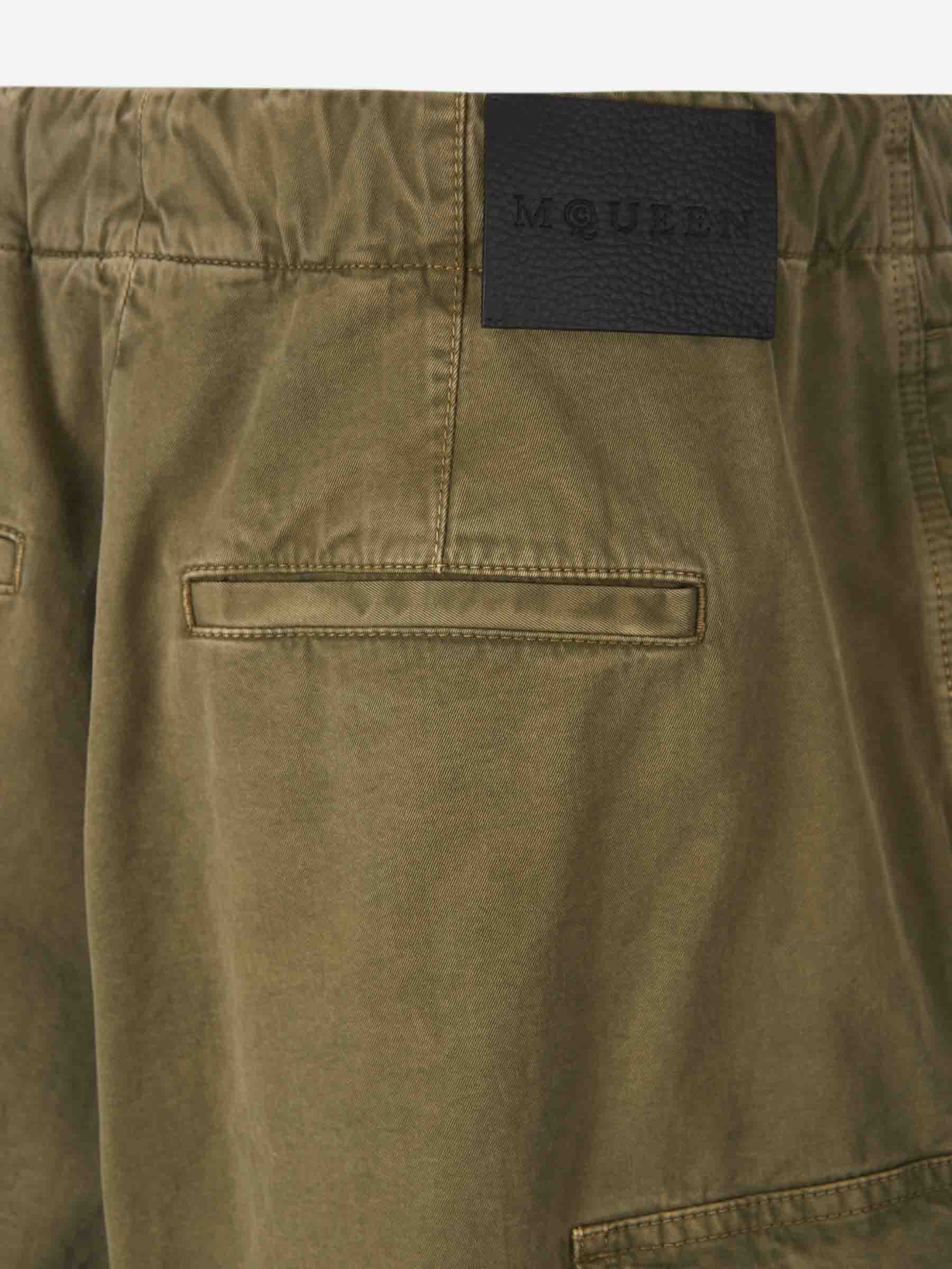 Alexander McQueen Hombre Barcelona Bermudas Cargo Algodón color Verde Militar sku 523-001098 01 - Foto 5
