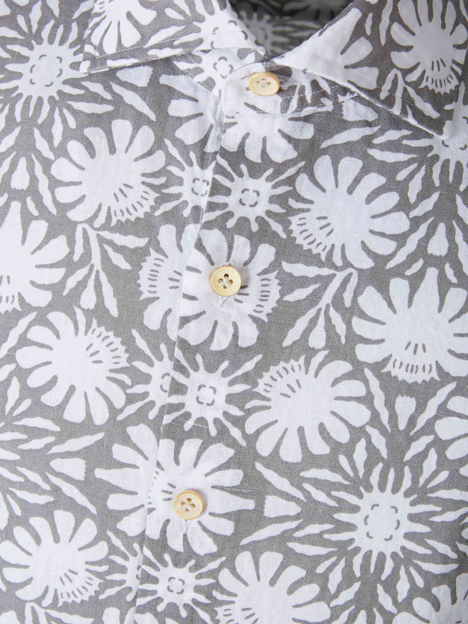 Outlet online Santa Eulalia Hombre Camisa Motivo Floral color Gris Claro sku 531-005580 01 - Foto 3