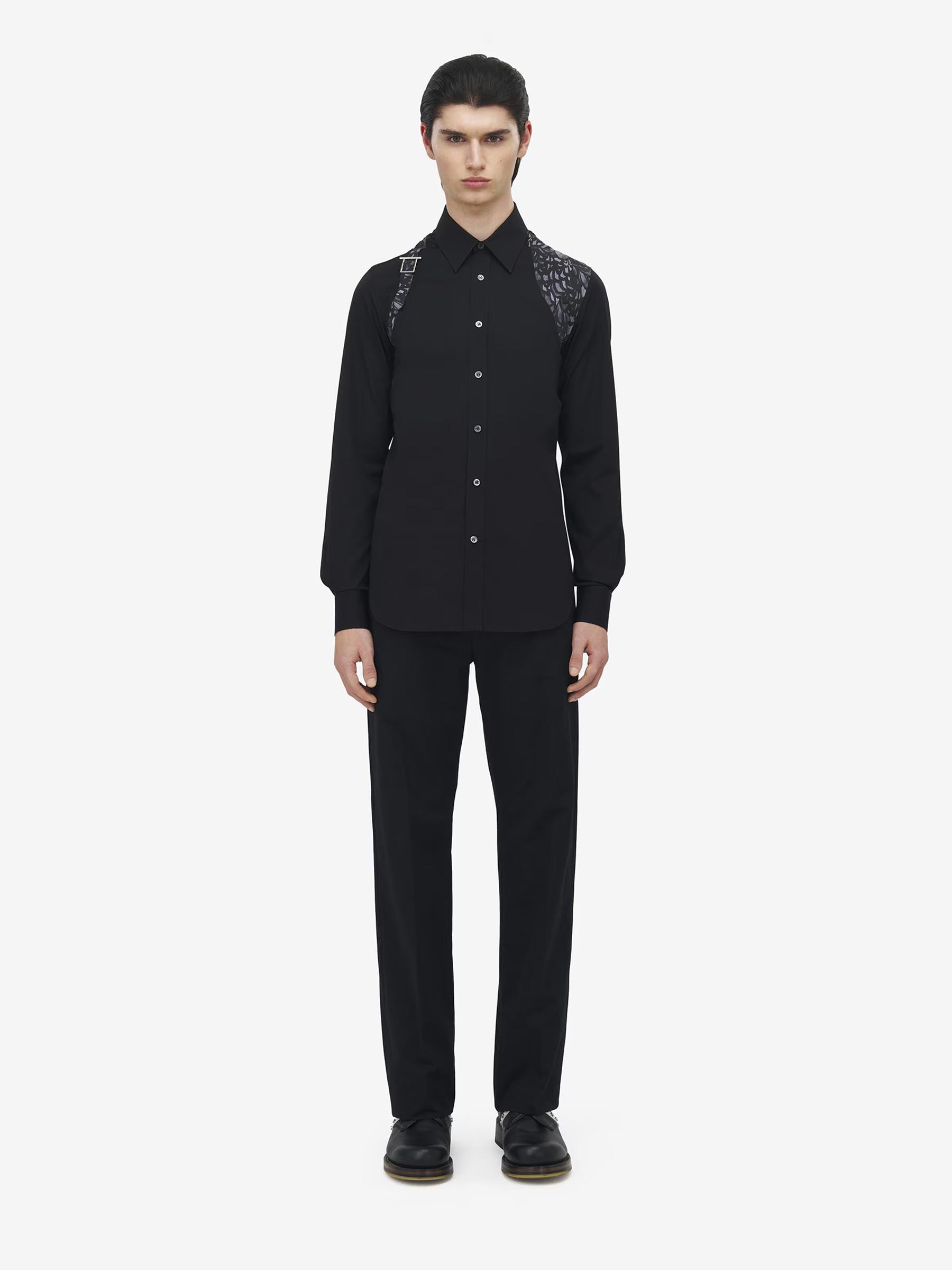 Outlet online McQueen Hombre Camisa Arnés Plumas color Negro sku 531-006513 01 - Foto 2