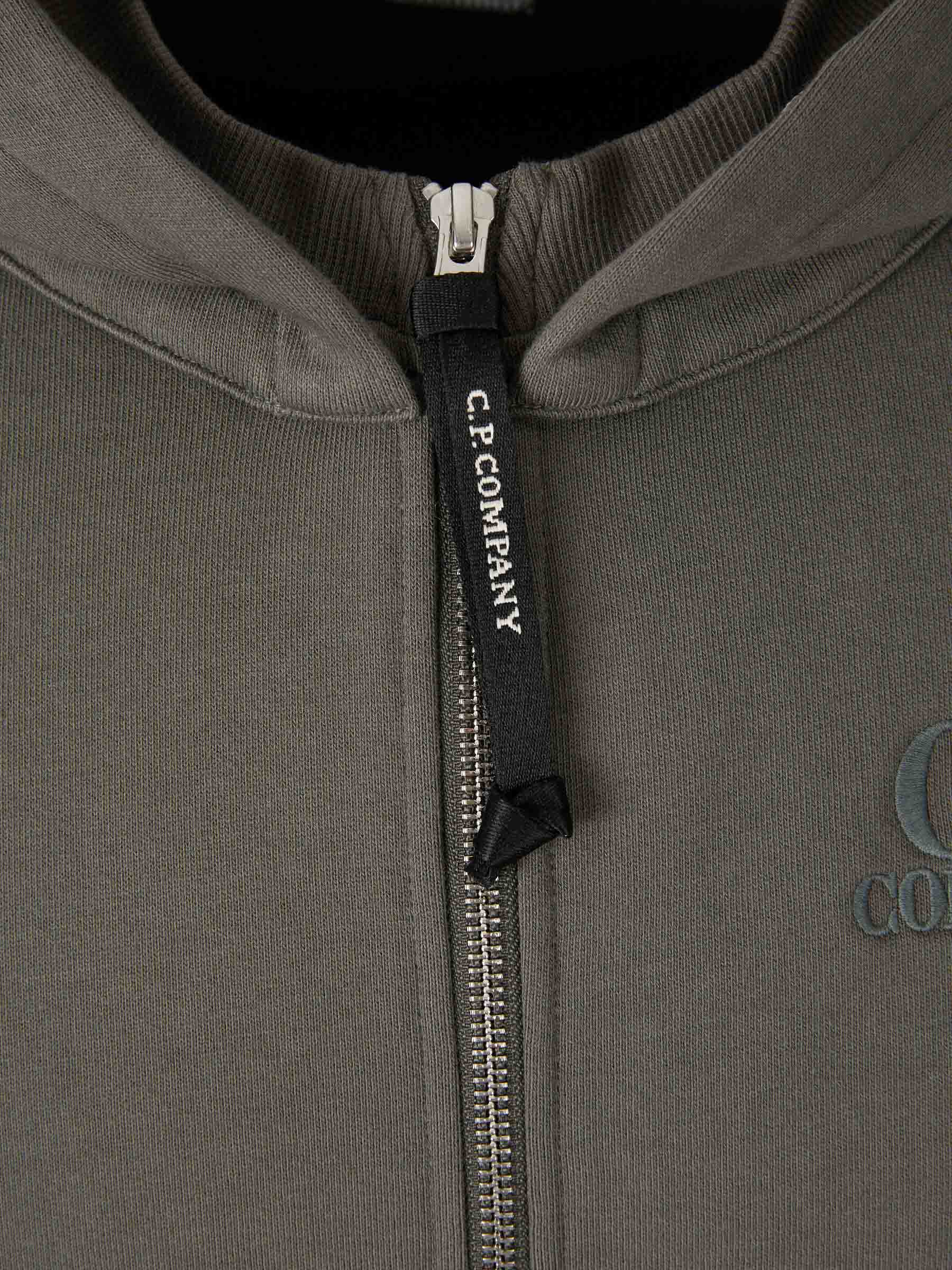 C.P. Company Hombre Barcelona Sudadera Capucha Cremallera color Gris Oscuro sku 545-002106 02 - Foto 3