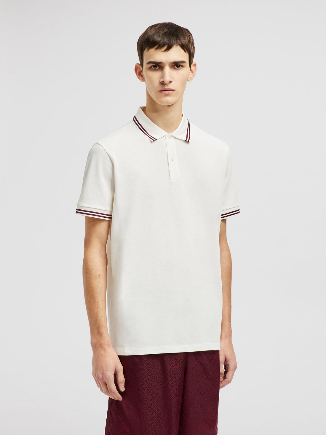 Moncler Hombre Barcelona Polo Logo Algodón color Blanco sku 552-001567 01 - Foto 2