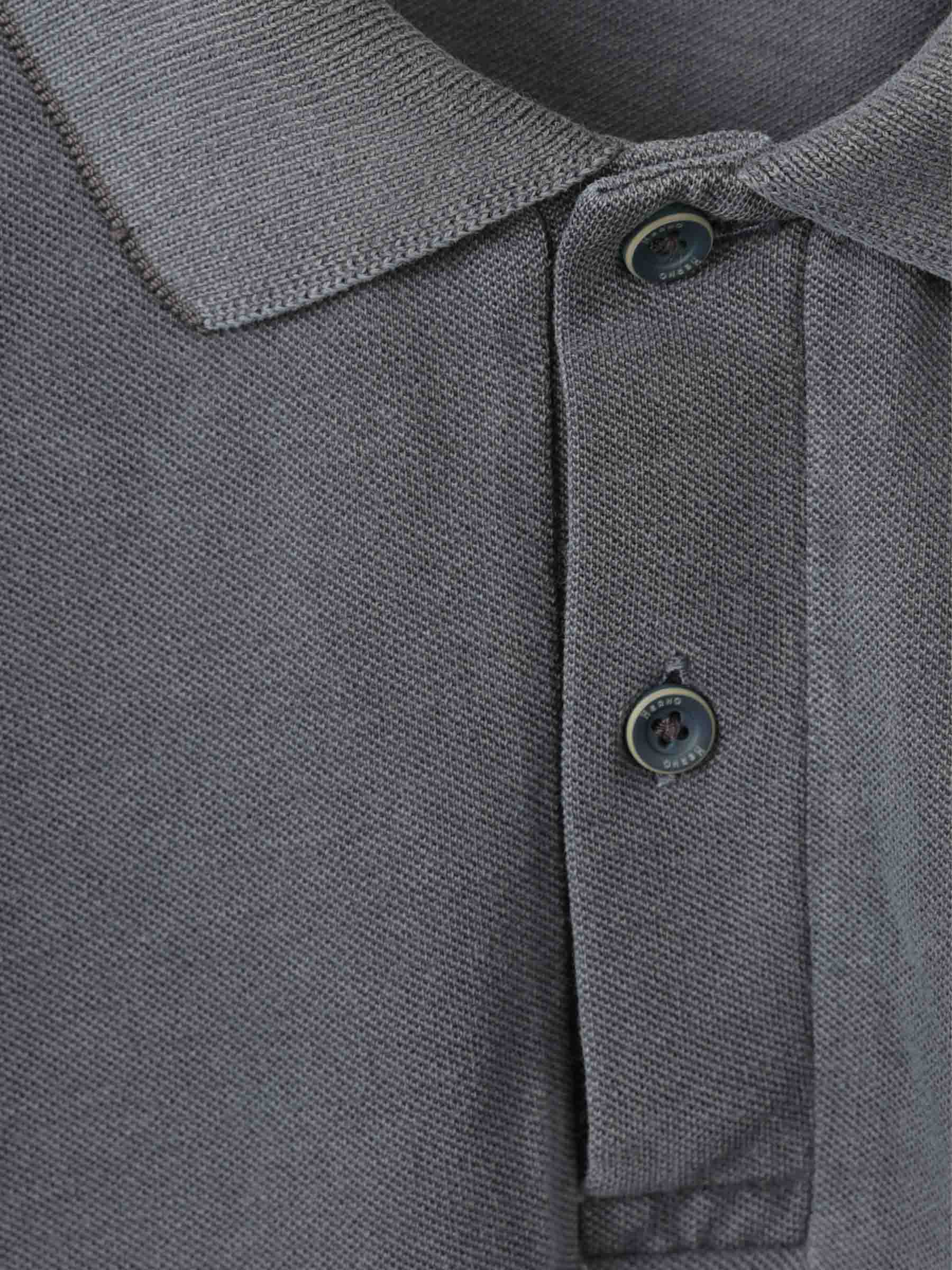 Outlet online Herno Hombre Polo Logo Bordado color Azul Marino sku 552-001586 03 - Foto 3