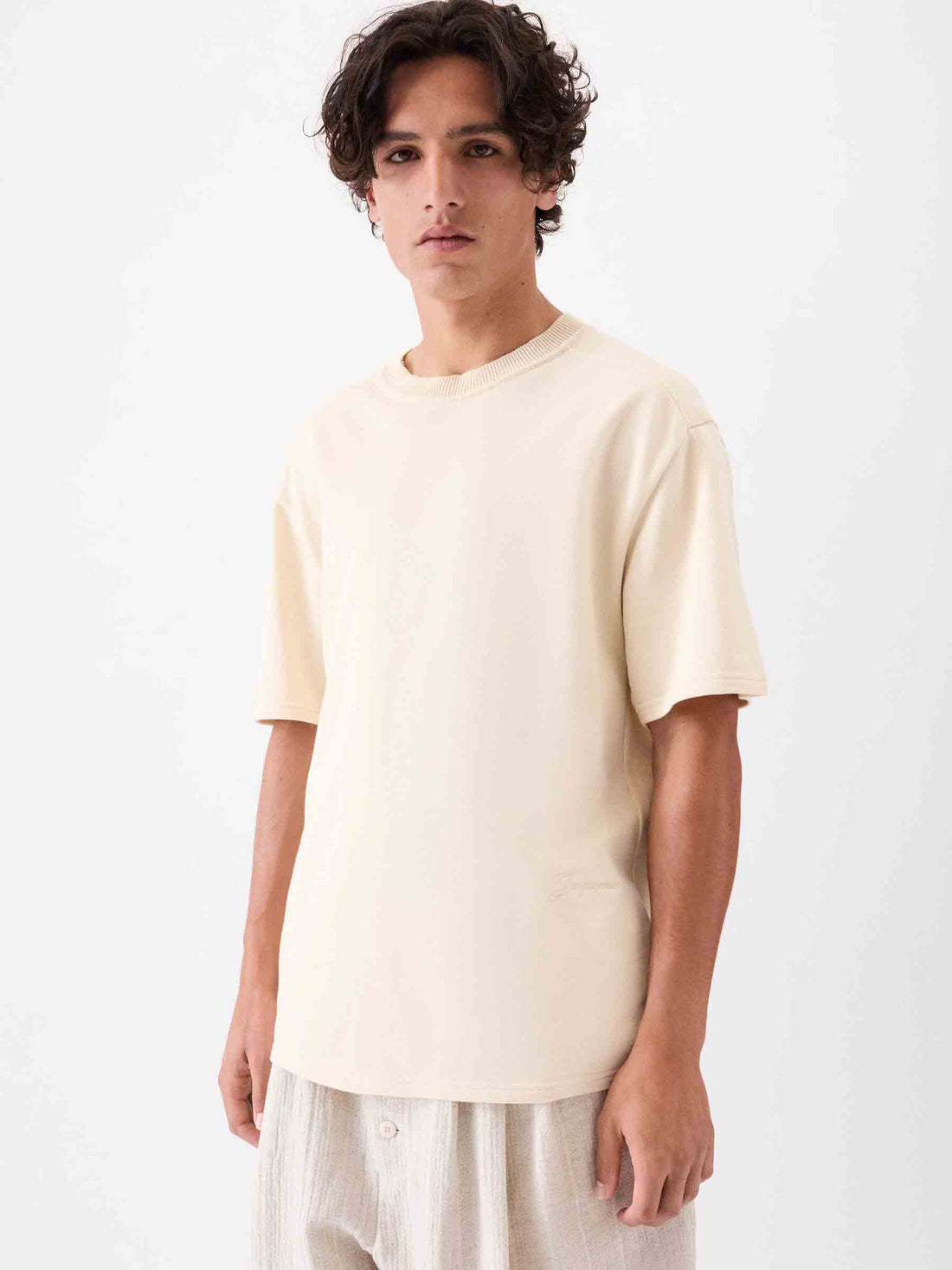 Outlet online Jacquemus Hombre Camiseta Cuello Redondo color Beige sku 553-004335 01 - Foto 2