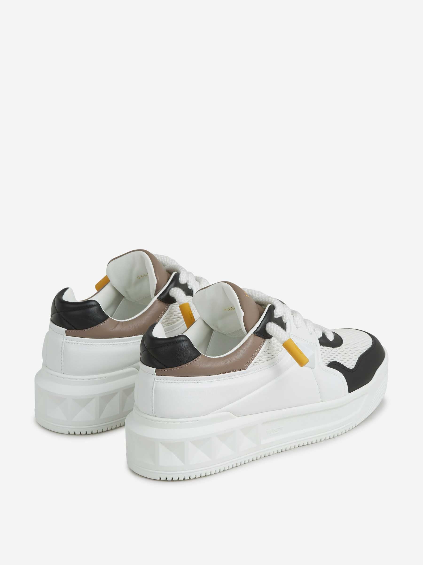 Valentino Garavani Hombre Barcelona Sneakers One Stud XL color Blanco sku 616-003002 01 - Foto 3