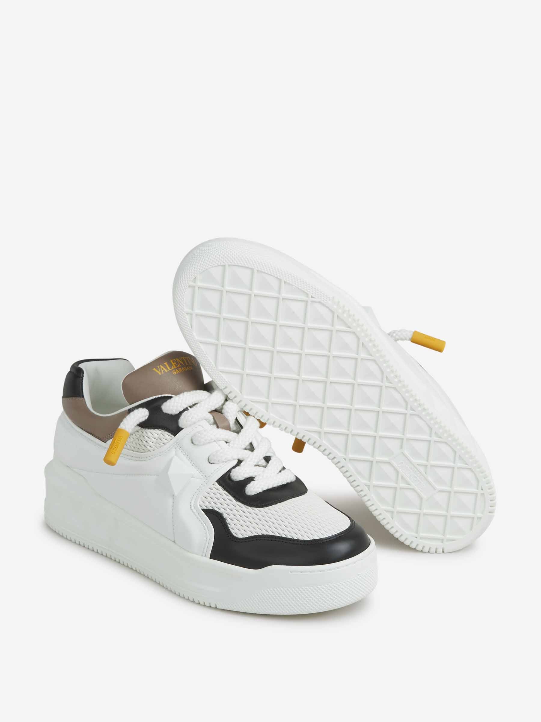 Valentino Garavani Hombre Barcelona Sneakers One Stud XL color Blanco sku 616-003002 01 - Foto 4