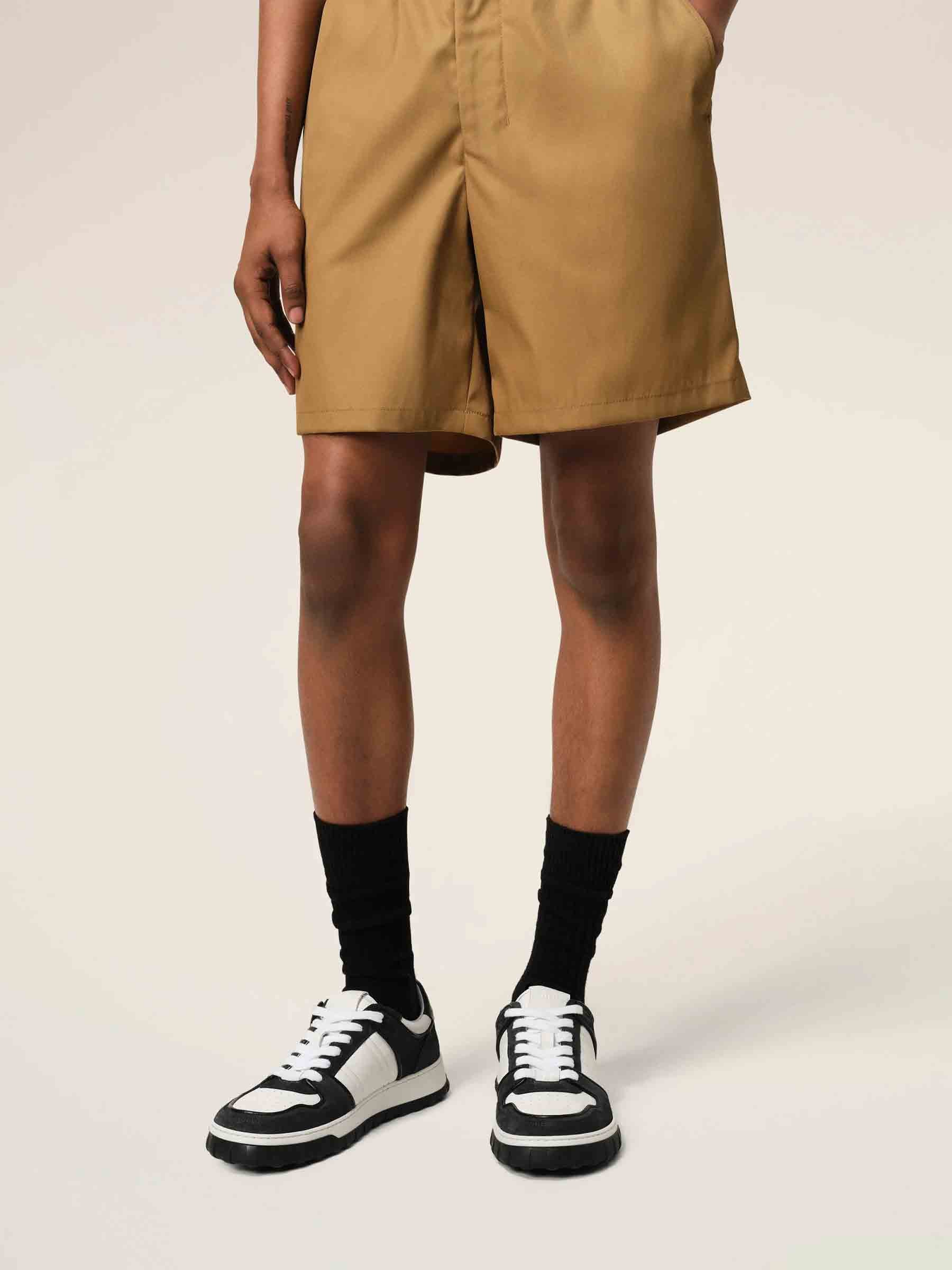 Outlet online Ami Paris Hombre Sneakers Piel Lisa color Blanco Y Negro sku 616-003006 01 - Foto 2