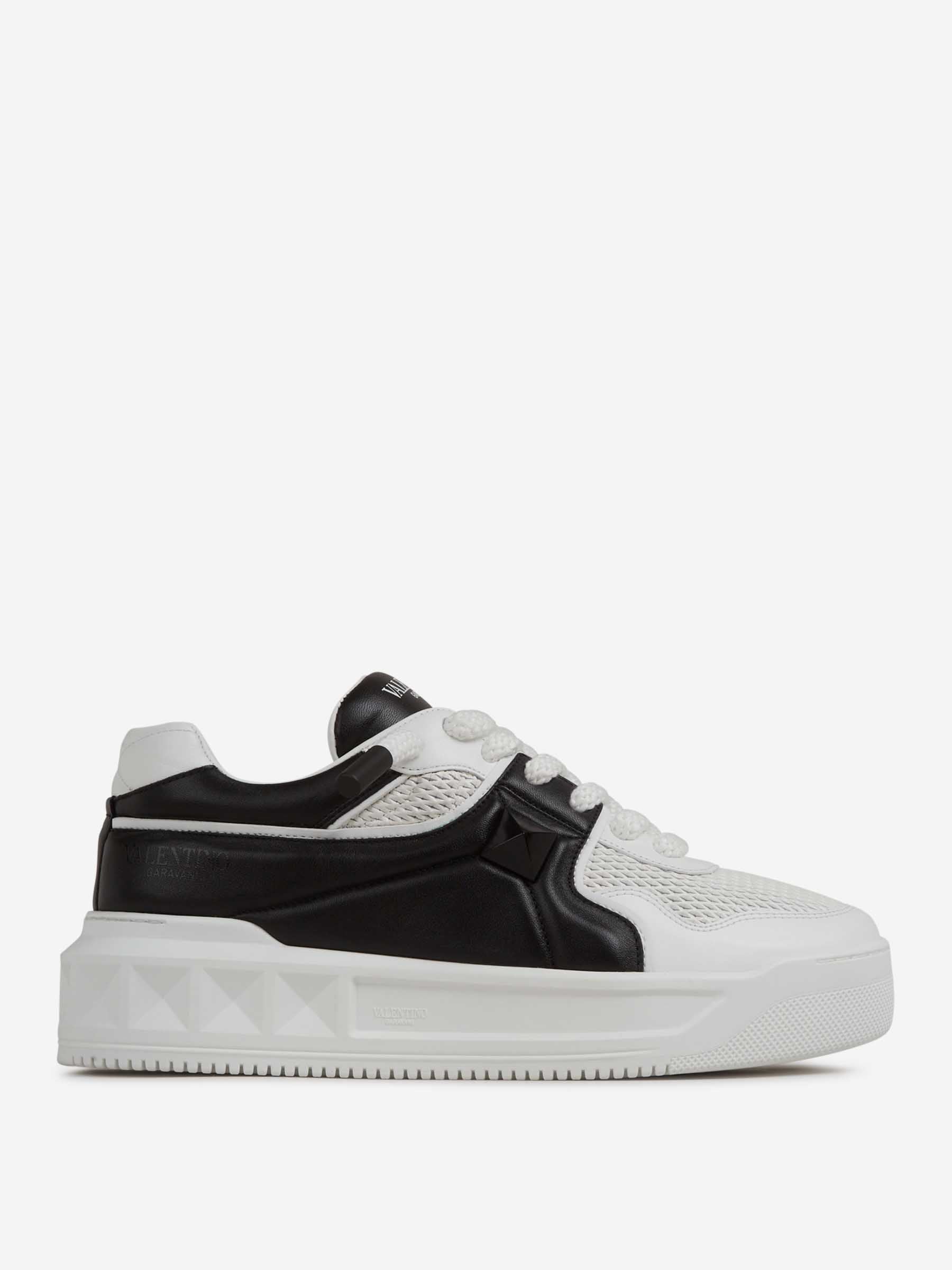 Outlet online Valentino Garavani Hombre Zapatillas Stud color Blanco Y Negro sku 616-003148 01 - Foto 1