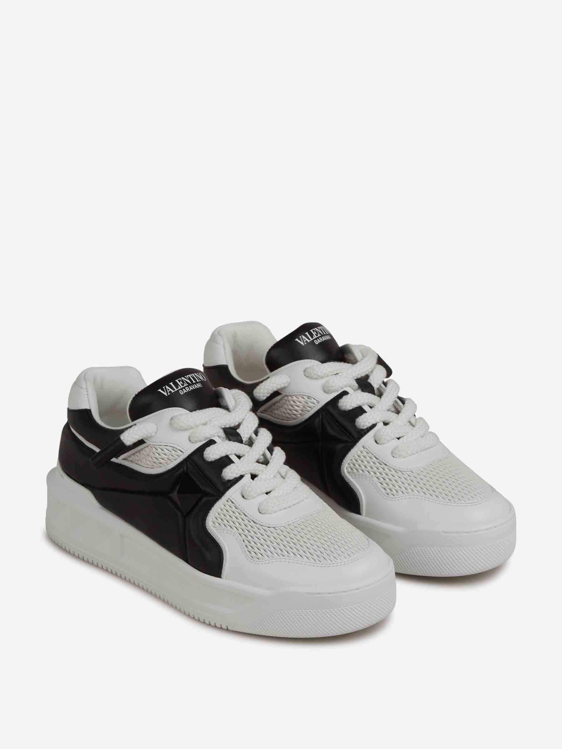 Outlet online Valentino Garavani Hombre Zapatillas Stud color Blanco Y Negro sku 616-003148 01 - Foto 2