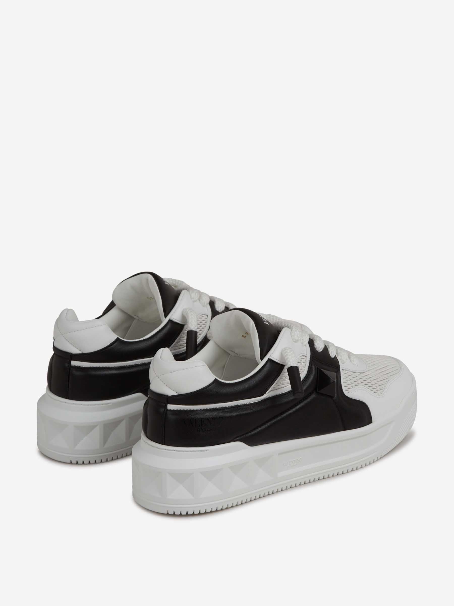 Outlet online Valentino Garavani Hombre Zapatillas Stud color Blanco Y Negro sku 616-003148 01 - Foto 3