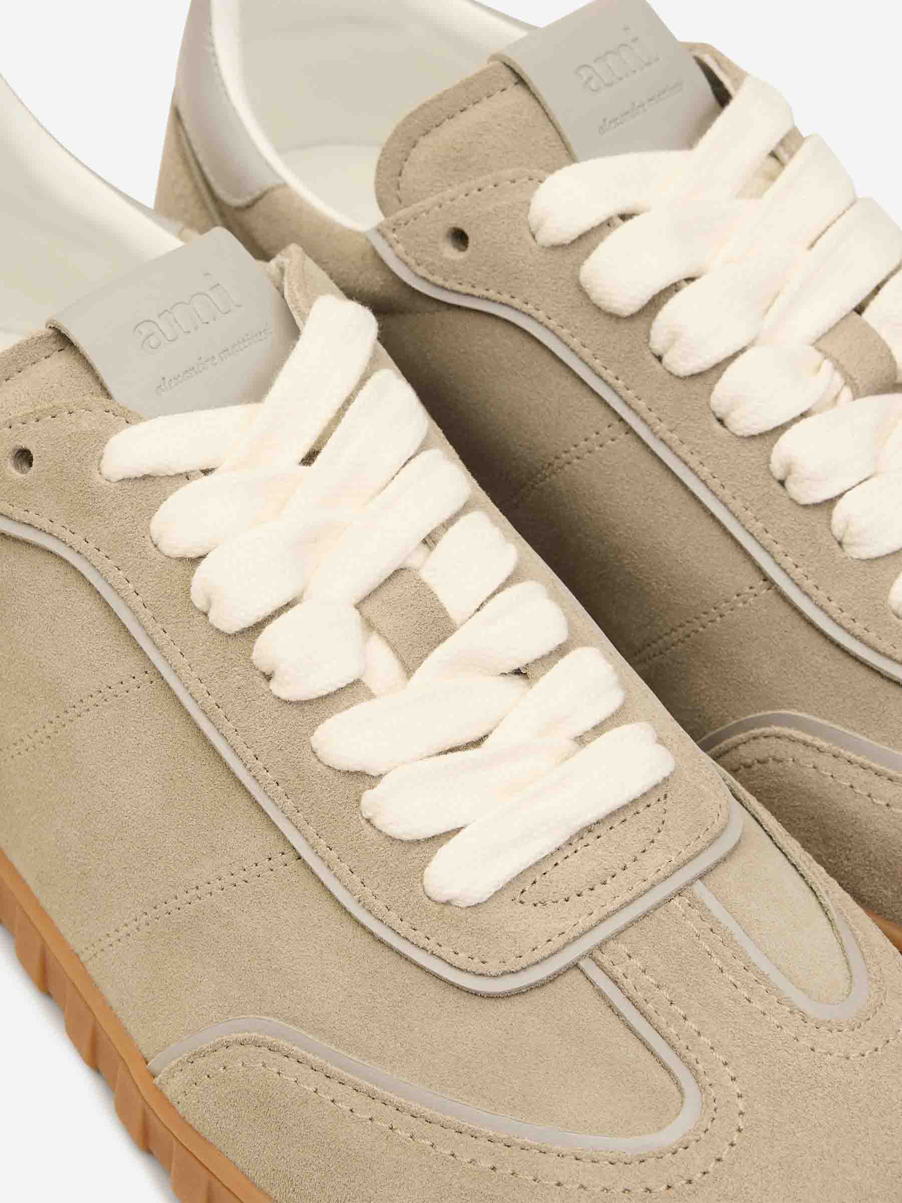 Outlet online Ami Paris Hombre Zapatillas Bajas Cuero color Taupe sku 616-003249 01 - Foto 3