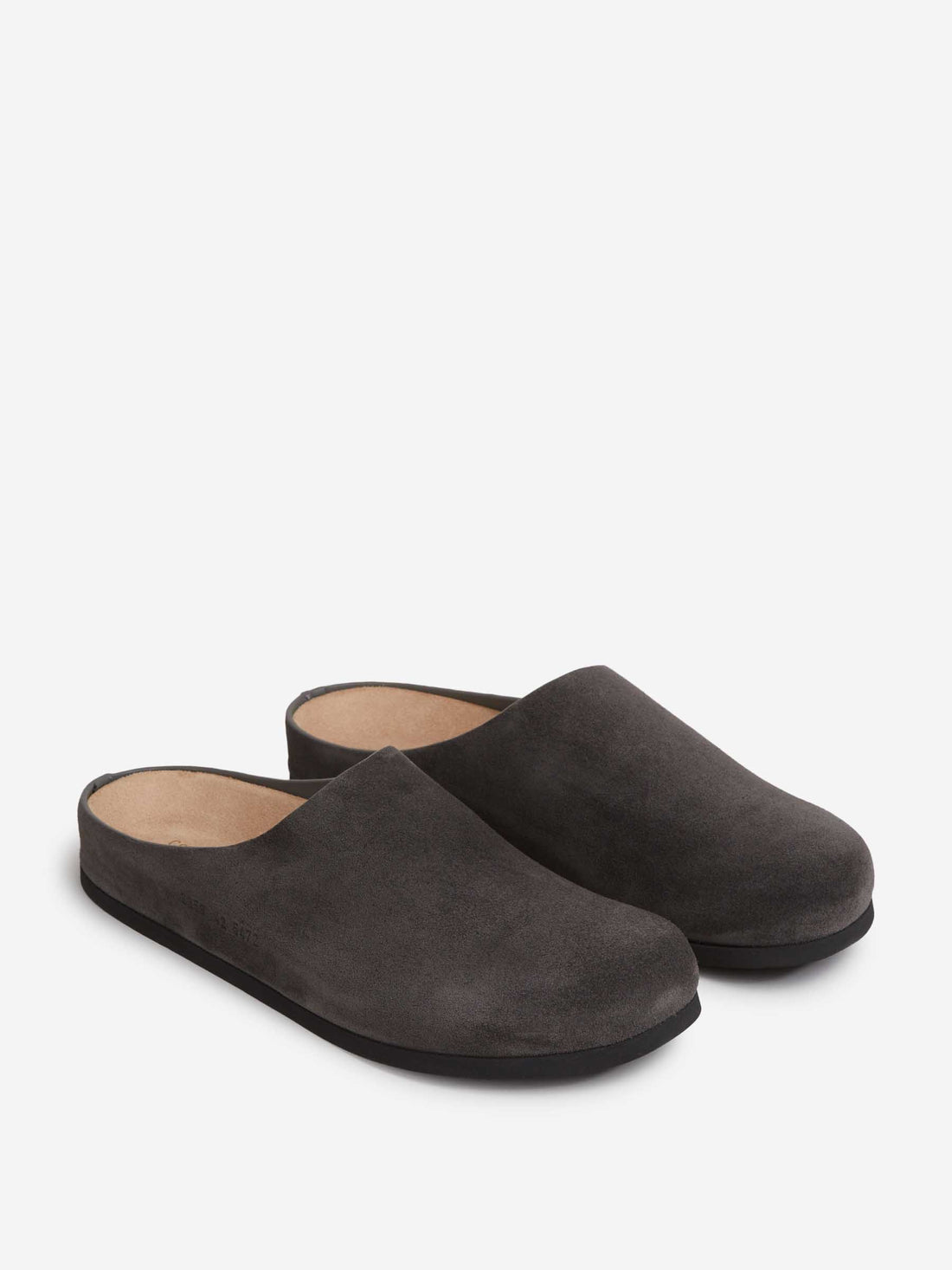 Outlet online Common Projects Hombre Zuecos Clog Suede color Gris Antracita sku 617-000142 01 - Foto 2
