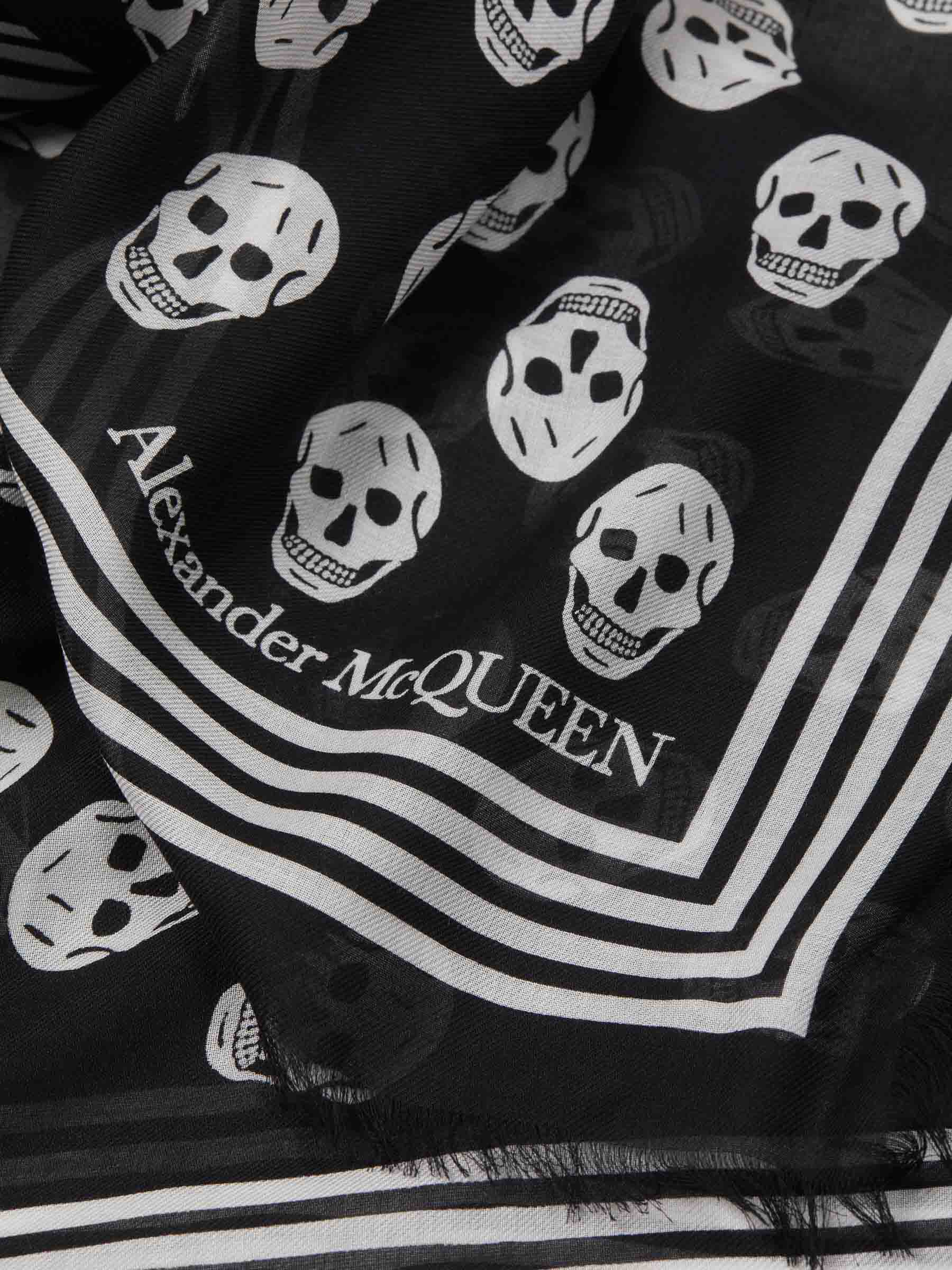 Outlet online Alexander McQueen Hombre Fular Biker Skull color Negro sku 630-001391 01 - Foto 3
