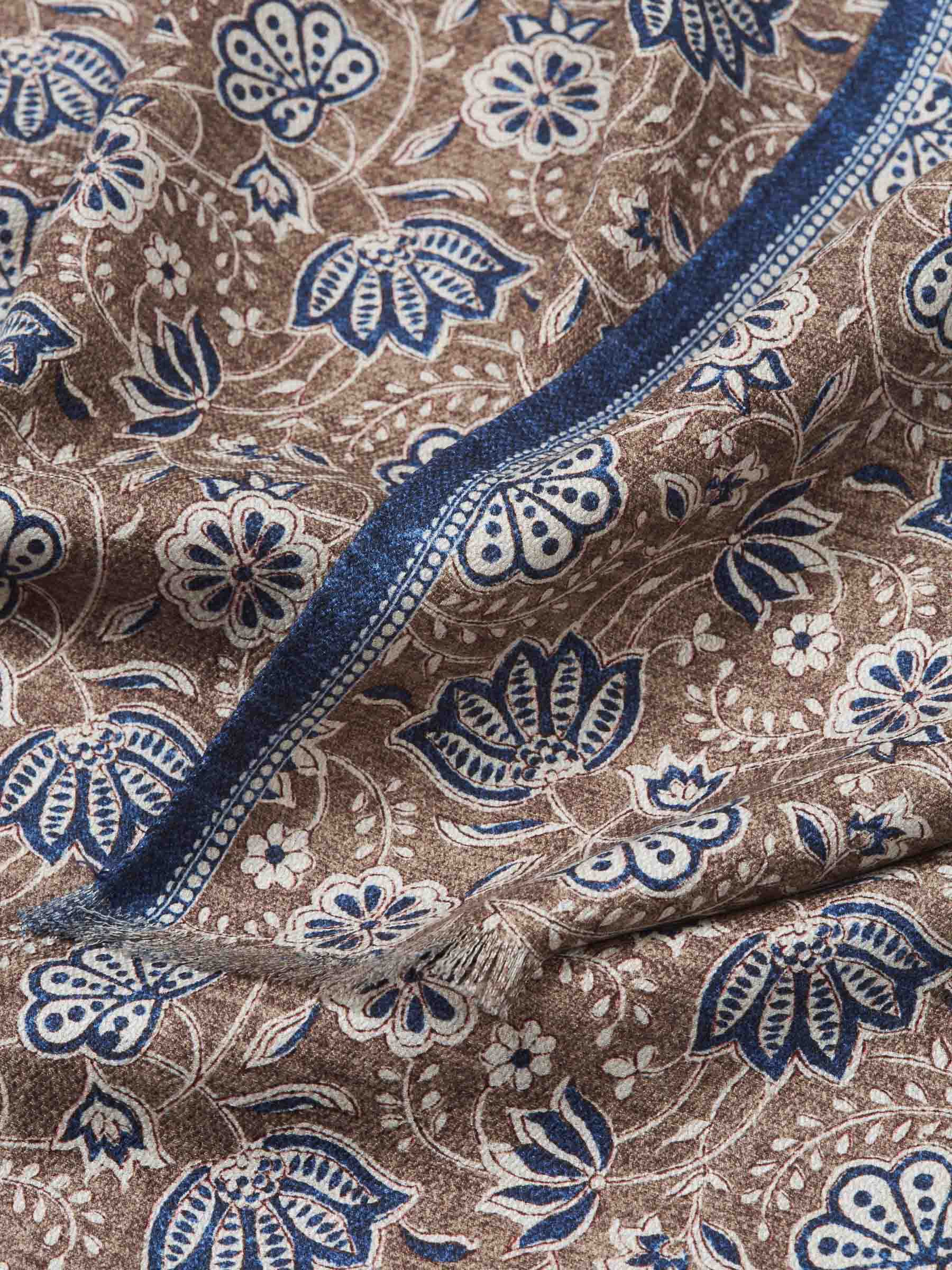 Outlet online Santa Eulalia Hombre Bufanda Floral Seda color Marrón sku 630-001468 01 - Foto 4