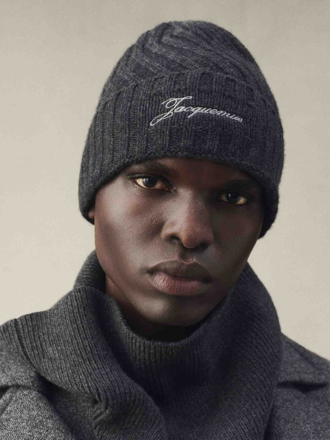 Outlet online Jacquemus Hombre Gorro Tourni color Negro sku 689-000007 01 - Foto 2