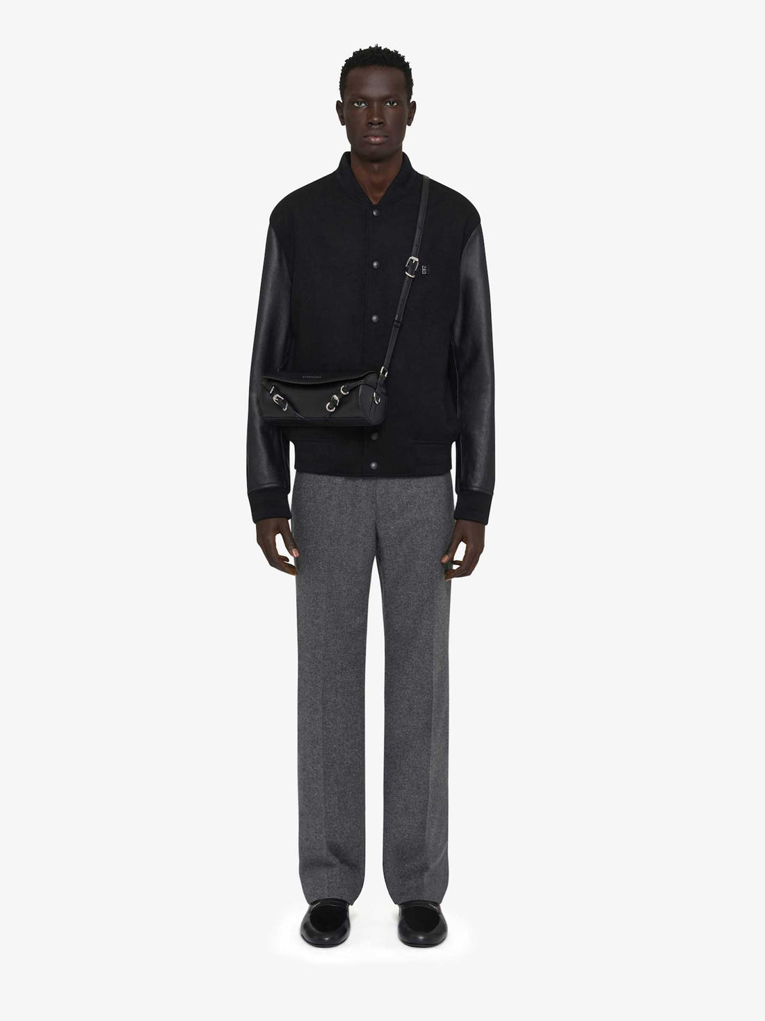 Givenchy Hombre Barcelona Bolso Piel Voyou color Negro sku 692-001881 01 - Foto 2