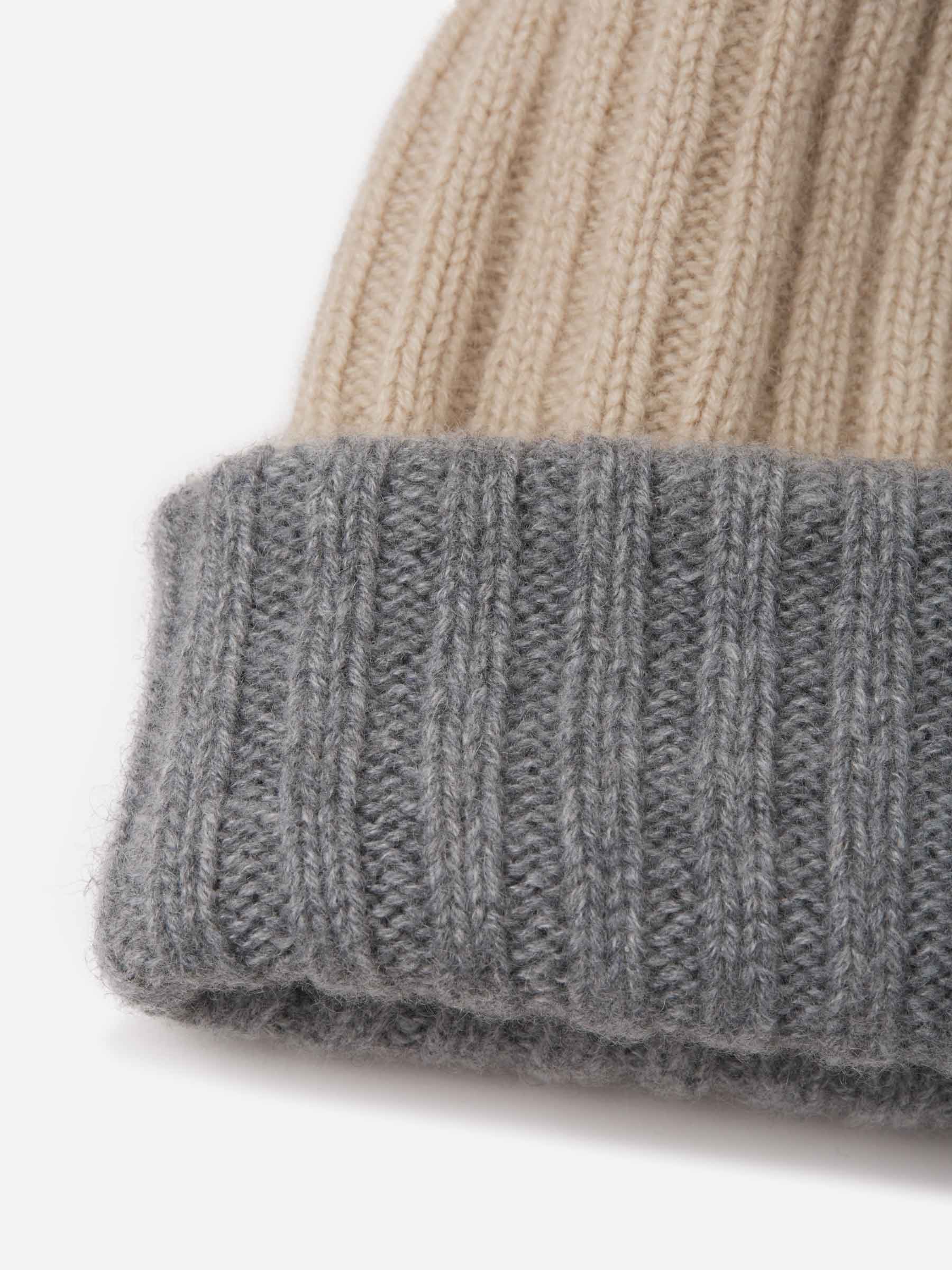 Outlet online Fedeli Hombre Gorro Cashmere Canalé color Gris Piedra sku 695-000750 03 - Foto 6