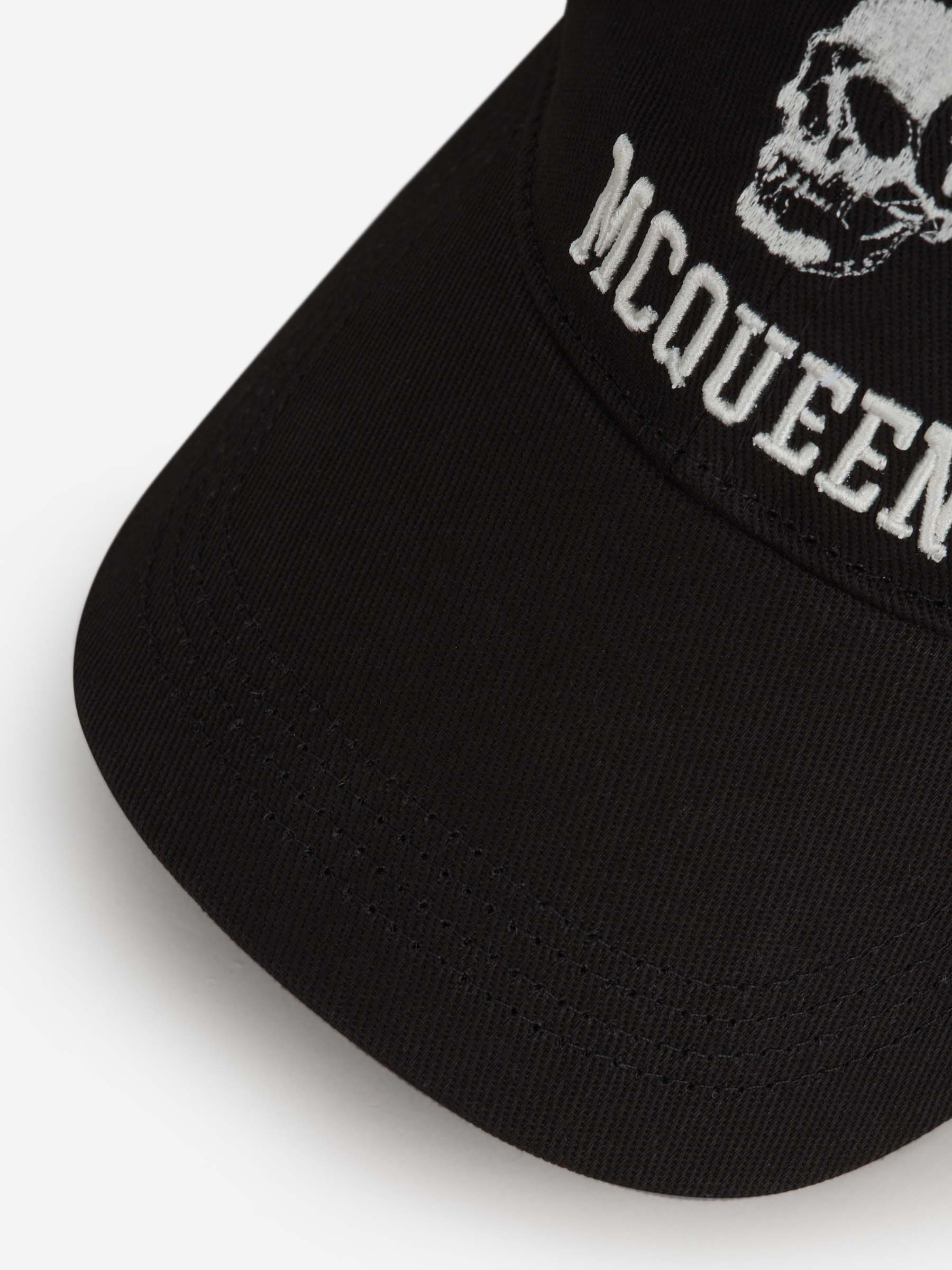 Outlet online Alexander McQueen Hombre Gorra Logo Bordado color Verde Militar sku 695-001358 02 - Foto 4