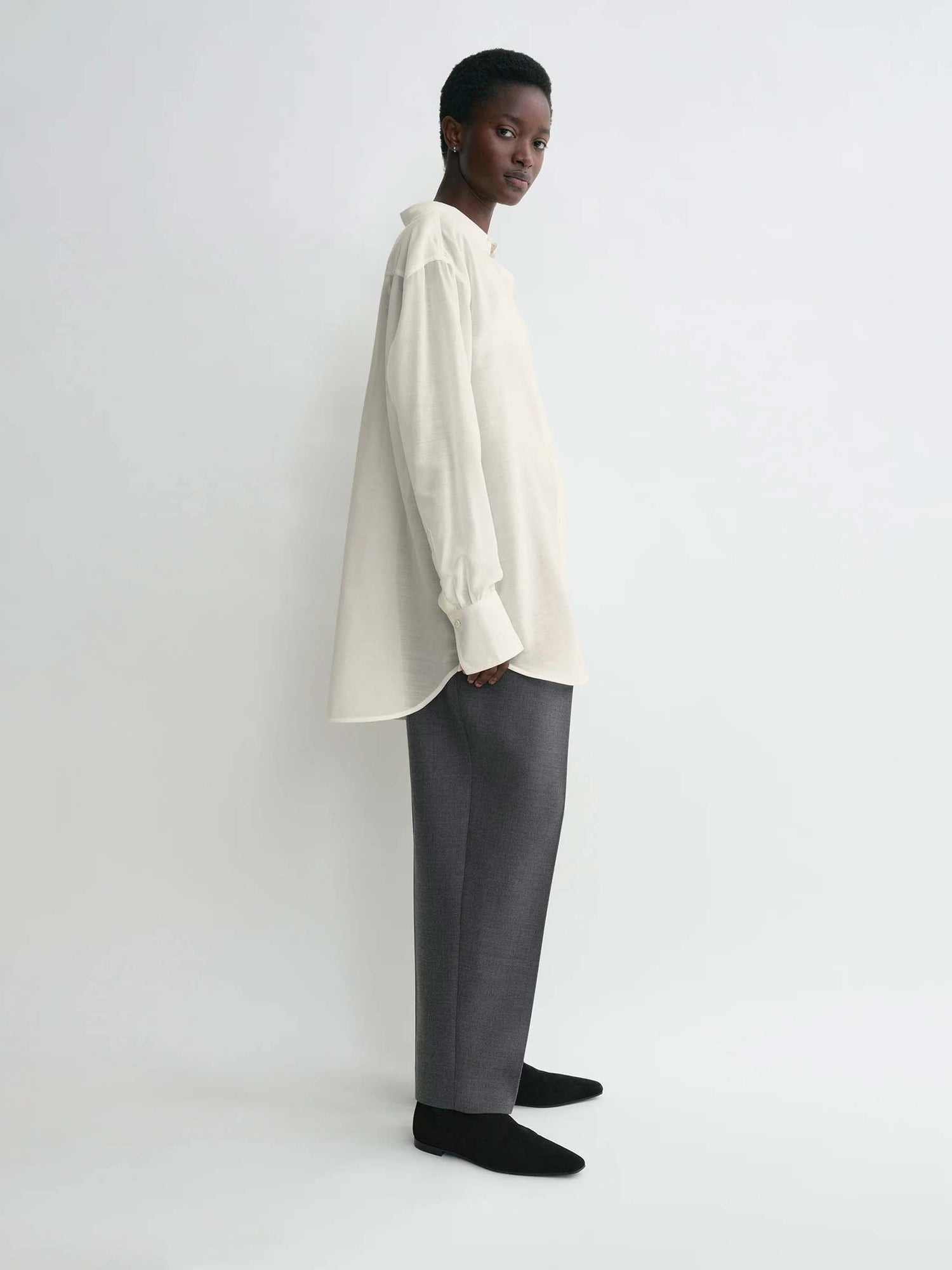 TOTEME Mujer Barcelona Camisa Voile Lana color Crema sku 701-002200 01 - Foto 4