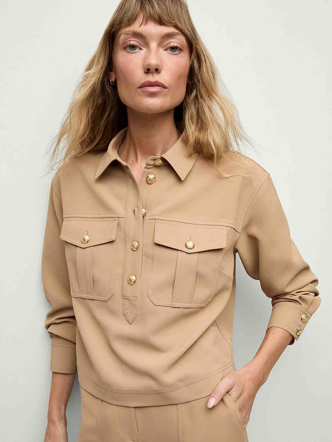 Veronica Beard Mujer Barcelona Blusa Colvin Botones color Camel sku 701-002213 00 - Foto 2