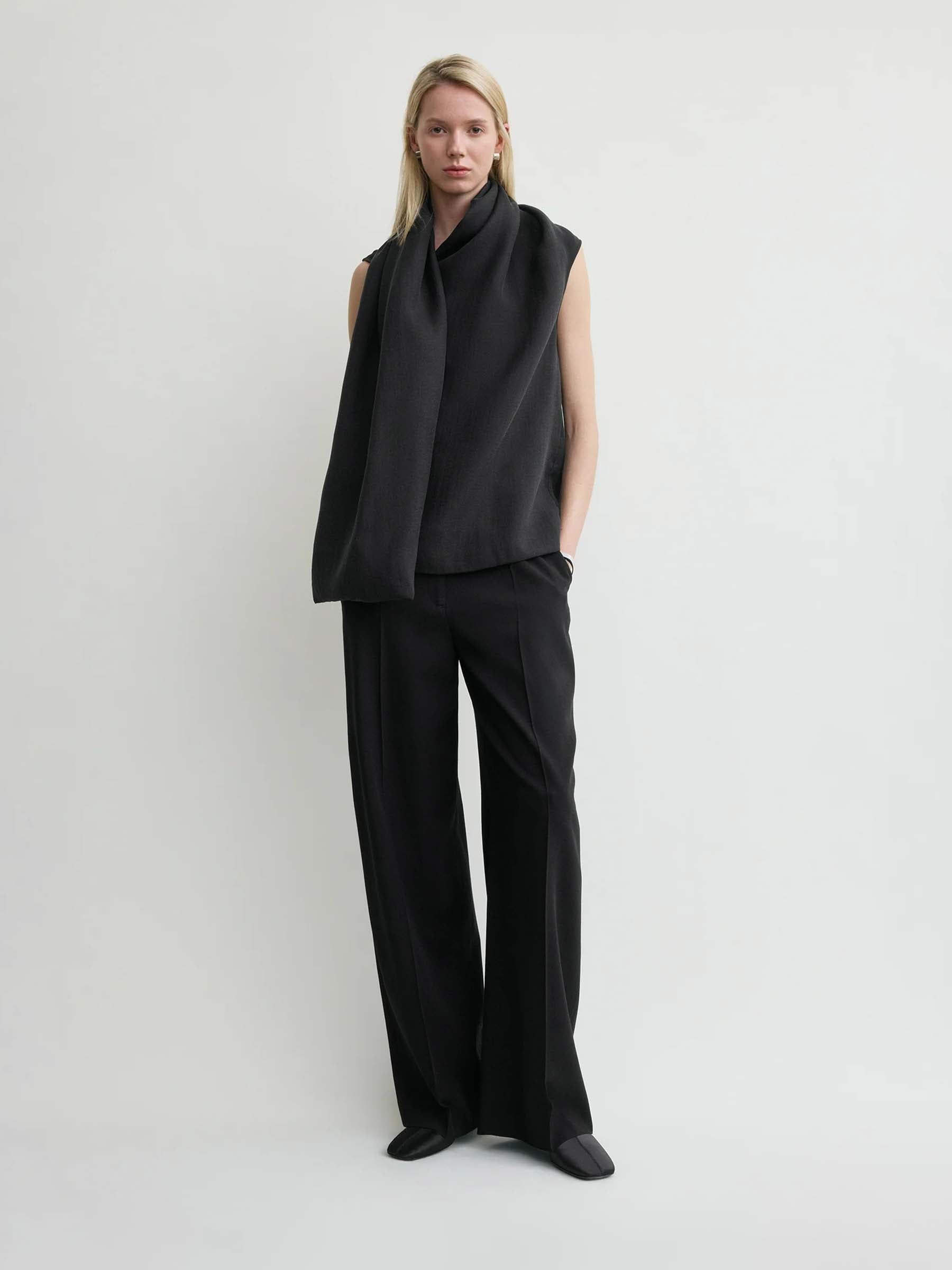 Outlet online TOTEME Mujer Blusa Bufanda color Crema sku 702-000498 01 - Foto 2