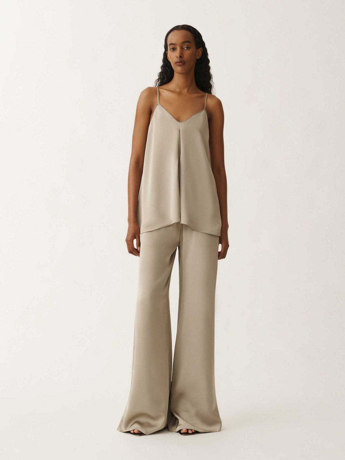 Fabiana Filippi Mujer Barcelona Top Lencero Slim color Verde Militar sku 703-002369 01 - Foto 2