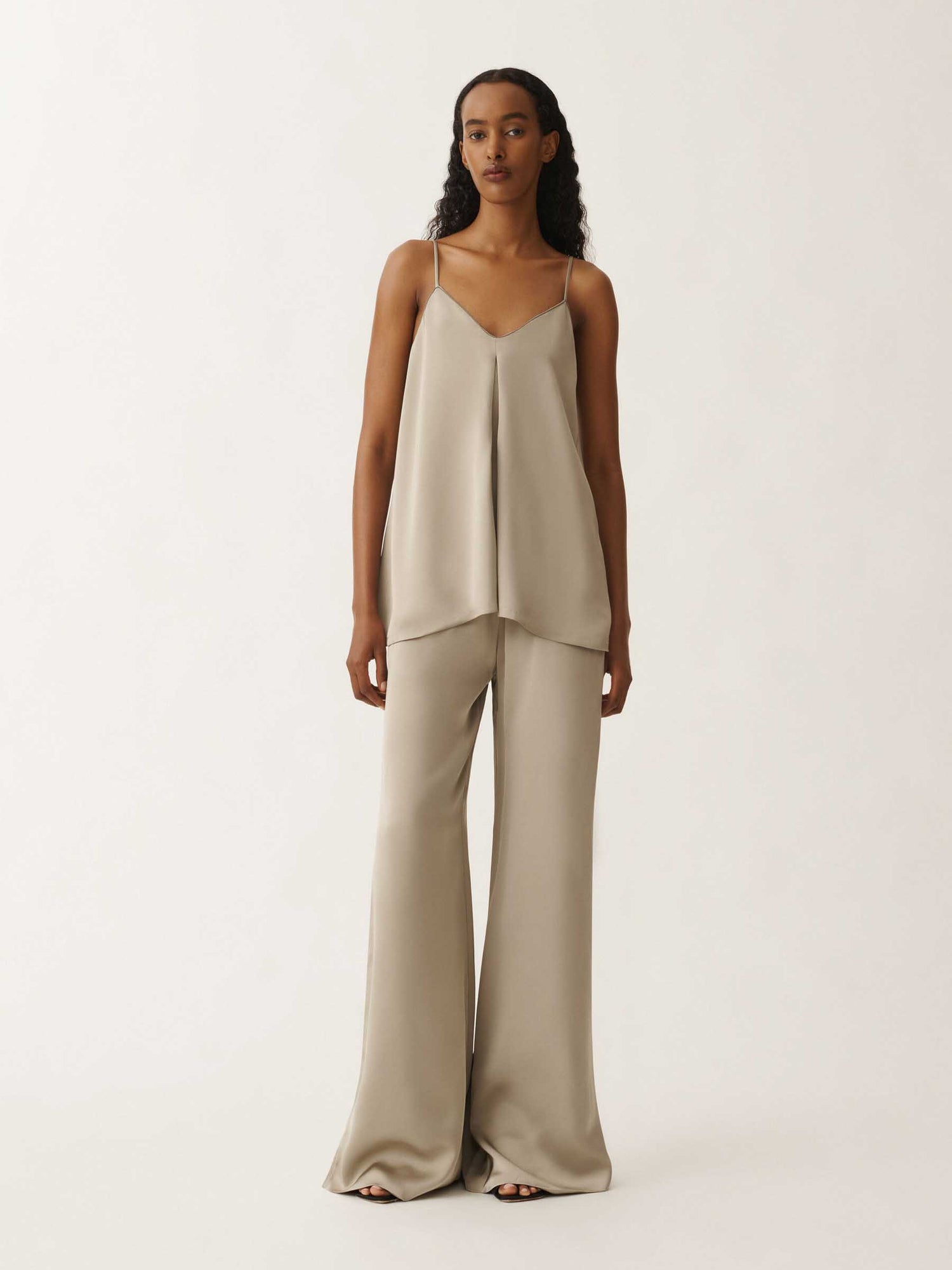 Fabiana Filippi Mujer Barcelona Top Lencero Slim color Verde Militar sku 703-002369 01 - Foto 2