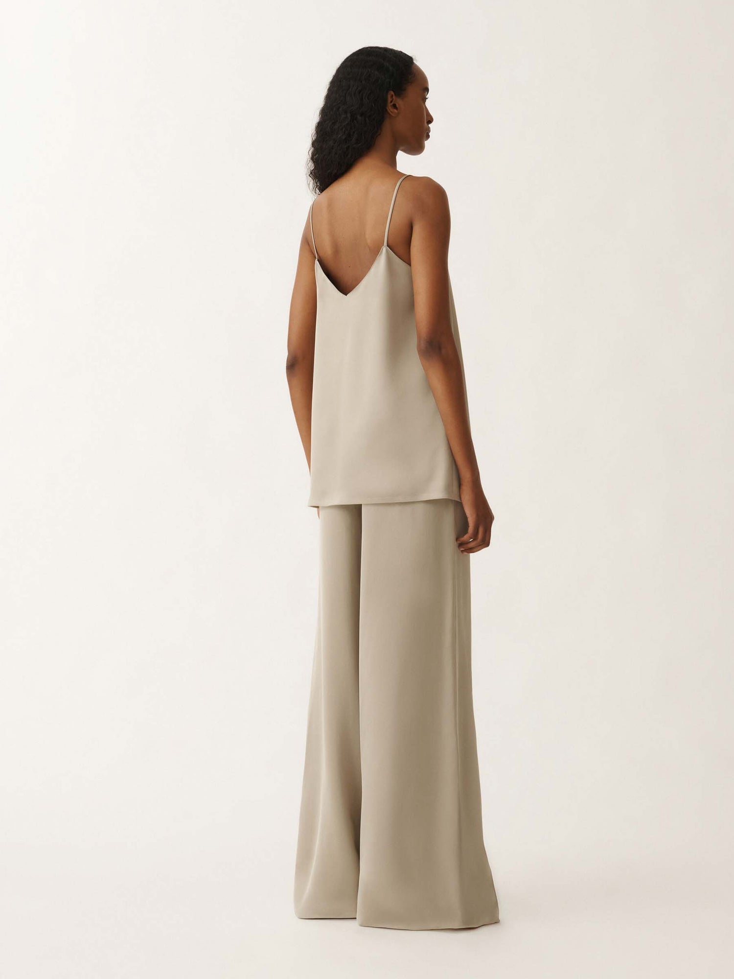 Fabiana Filippi Mujer Barcelona Top Lencero Slim color Verde Militar sku 703-002369 01 - Foto 3