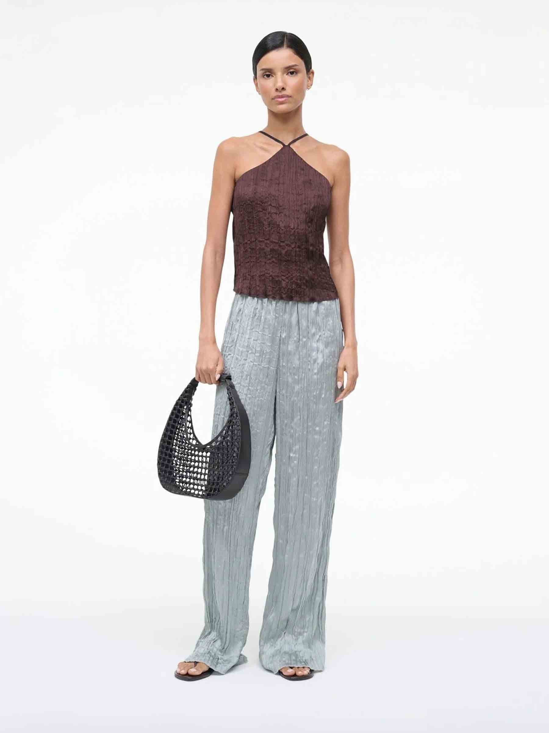 Outlet online Staud Mujer Top Akari Plisse color Marrón Oscuro sku 703-002508 01 - Foto 2