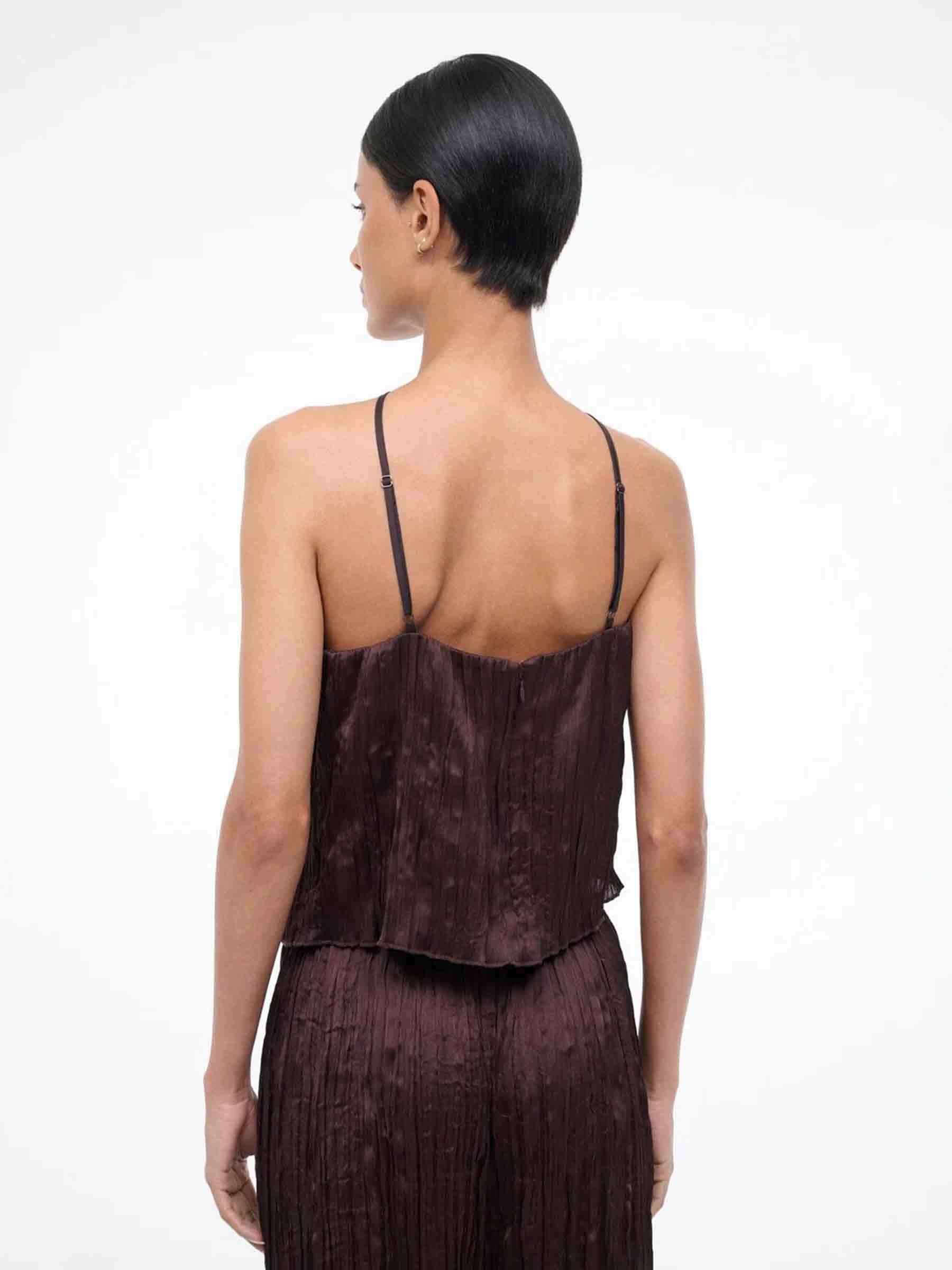 Outlet online Staud Mujer Top Akari Plisse color Marrón Oscuro sku 703-002508 01 - Foto 3