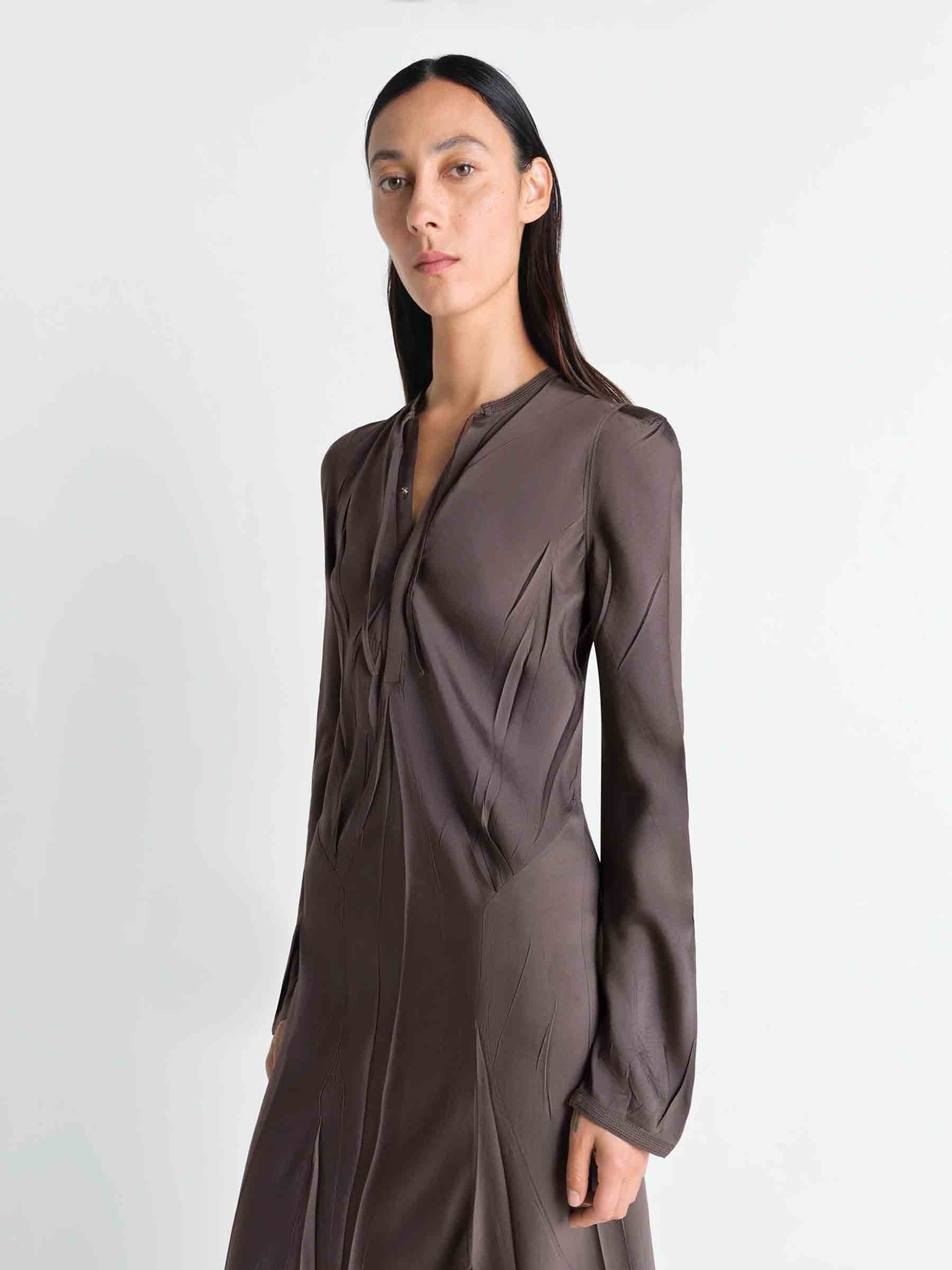 Outlet online Lemaire Mujer Vestido Midi Pliegues color Marrón Oscuro sku 731-006150 01 - Foto 4